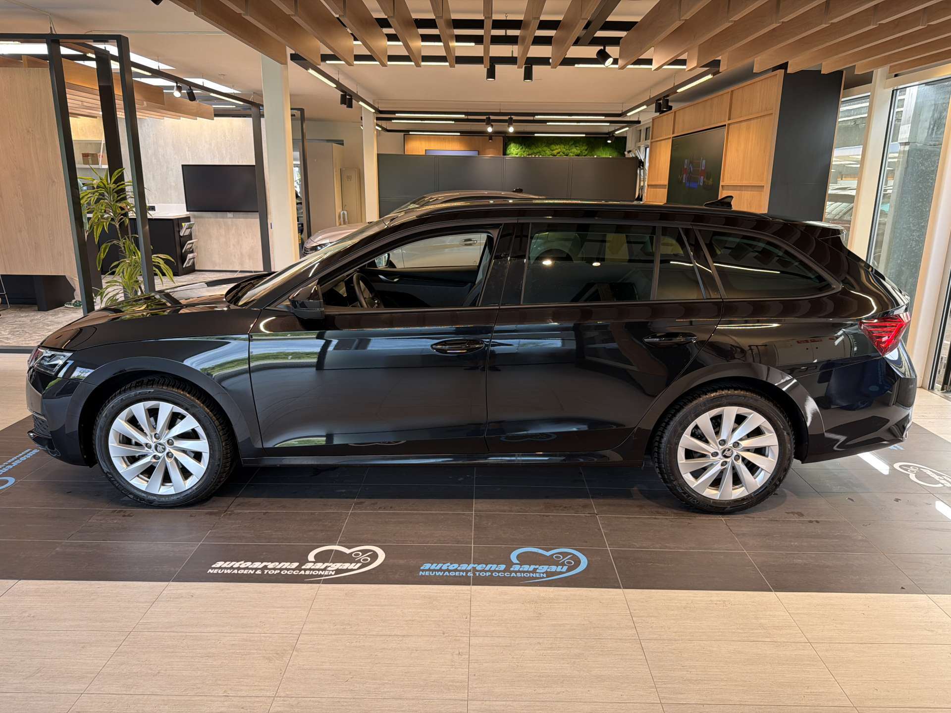 SKODA Octavia Combi 1.5 TSi mHEV Selection DSG-Automat-image-11