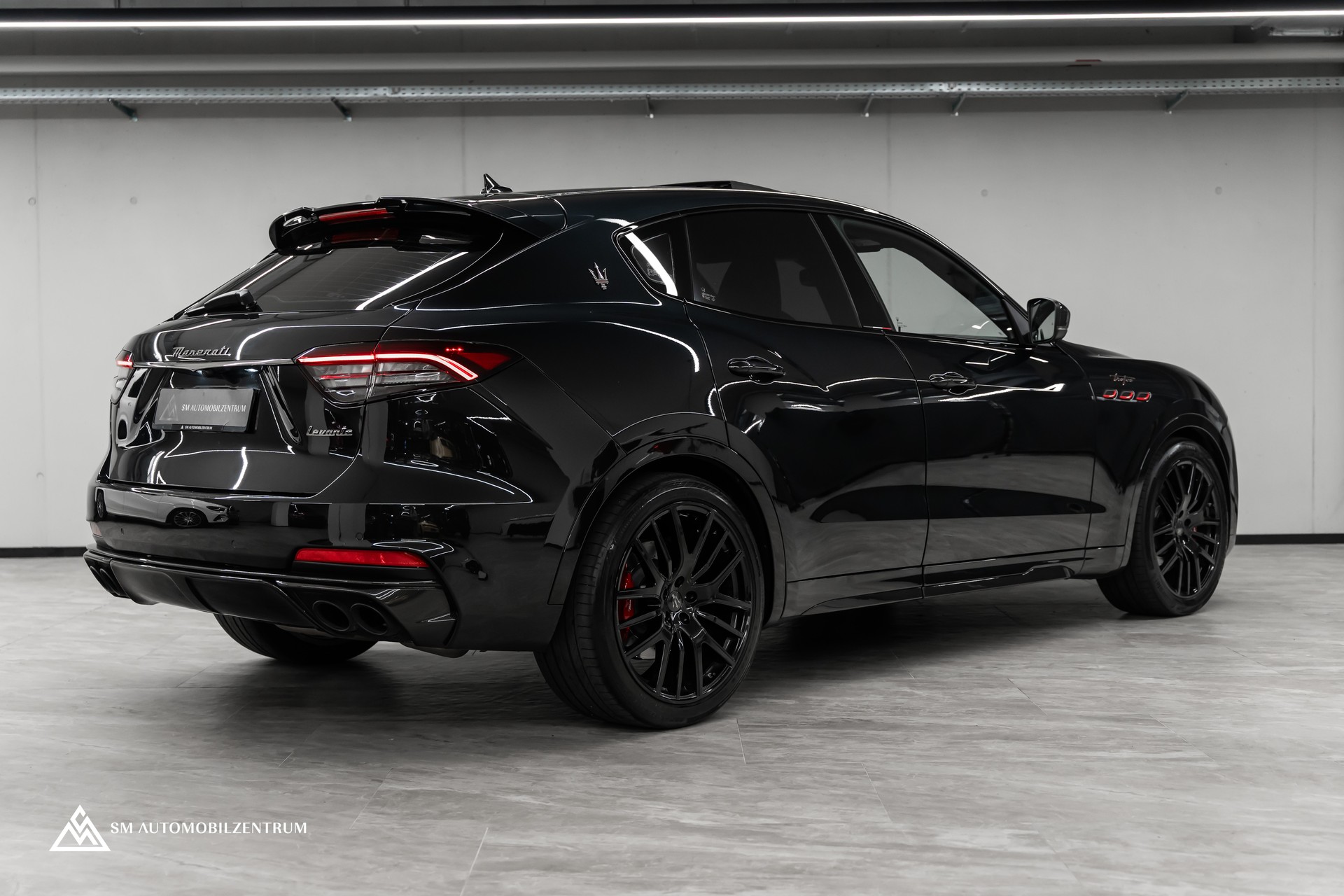 MASERATI Levante 3.8 V8 Trofeo / Maserati Garantie / Carbon Exterieur & Interieur / Panorama / 360°-image-12