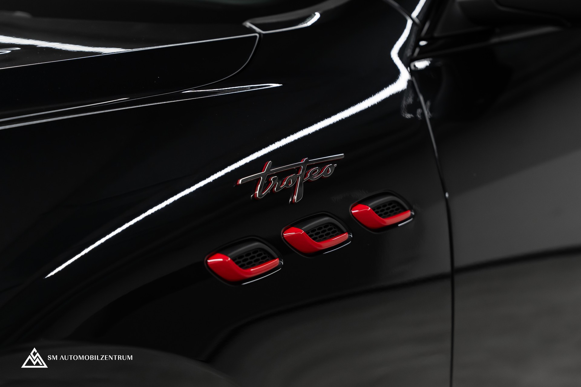 MASERATI Levante 3.8 V8 Trofeo / Maserati Garantie / Carbon Exterieur & Interieur / Panorama / 360°-image-3