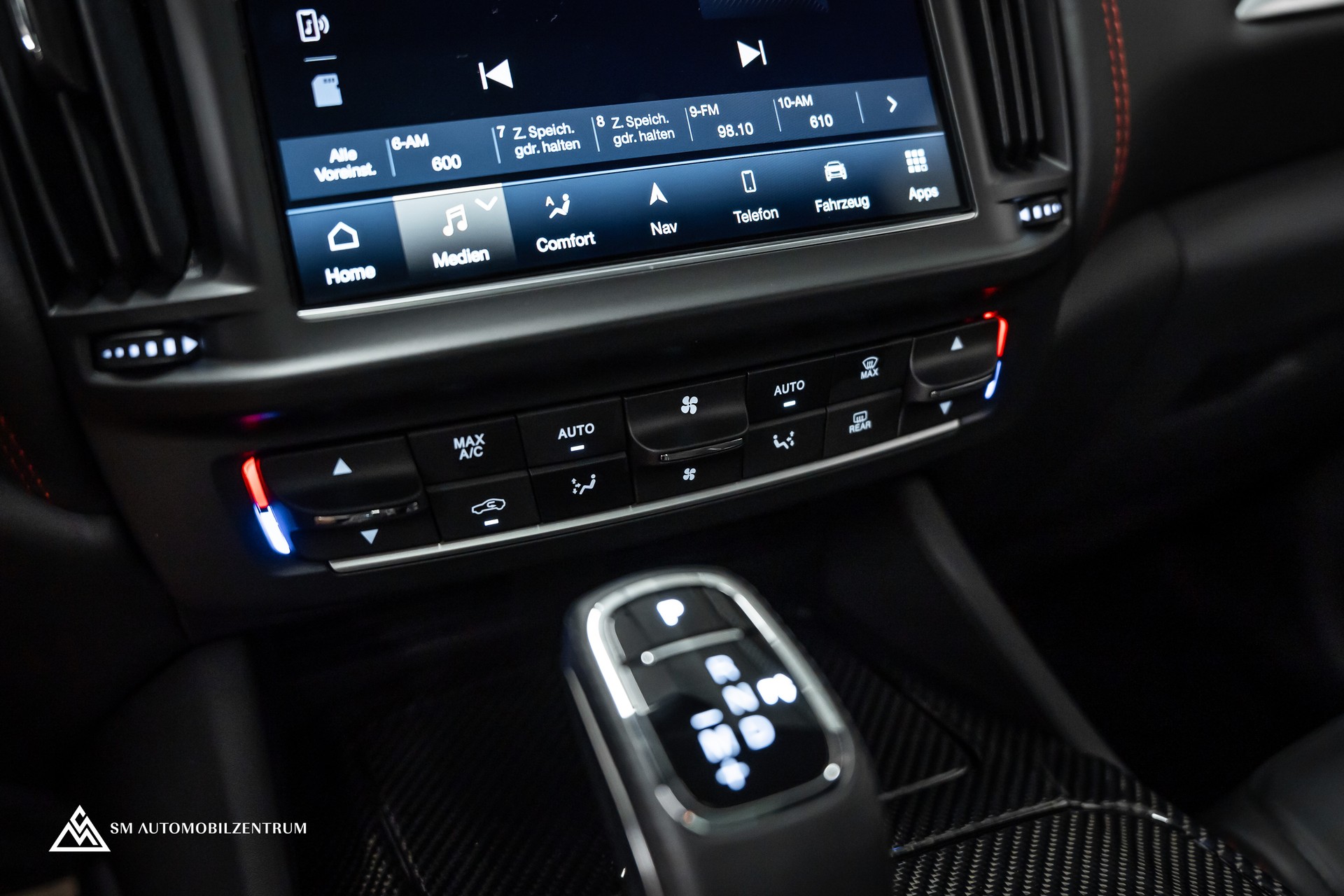 MASERATI Levante 3.8 V8 Trofeo / Maserati Garantie / Carbon Exterieur & Interieur / Panorama / 360°-image-41