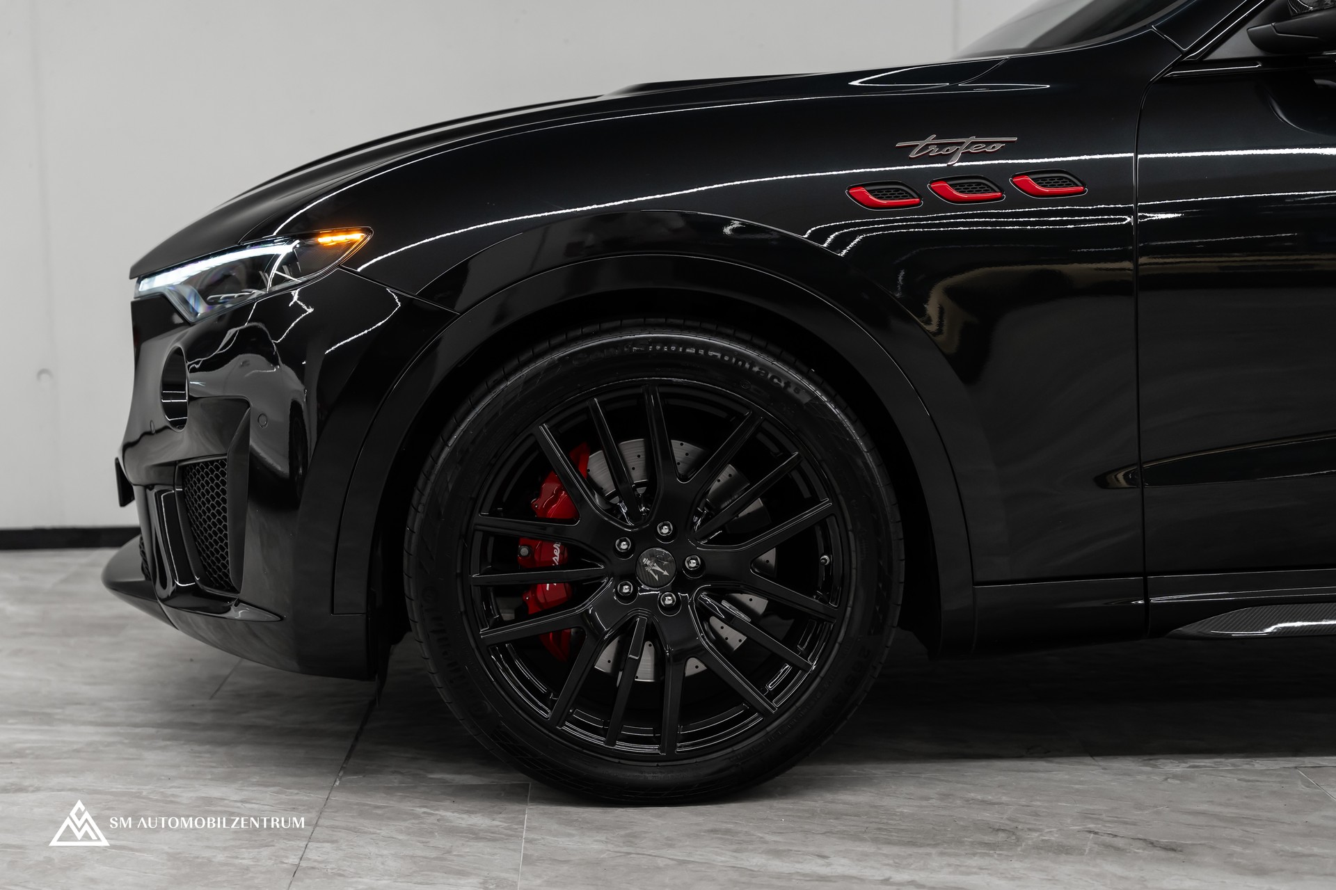 MASERATI Levante 3.8 V8 Trofeo / Maserati Garantie / Carbon Exterieur & Interieur / Panorama / 360°-image-10