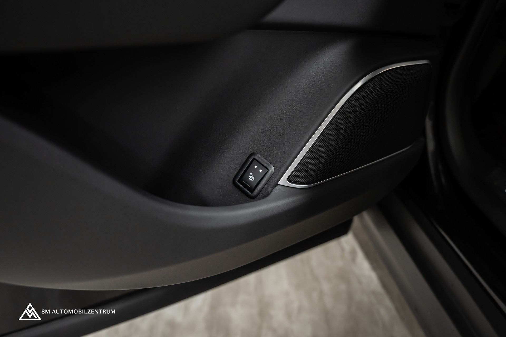 MASERATI Levante 3.8 V8 Trofeo / Maserati Garantie / Carbon Exterieur & Interieur / Panorama / 360°-image-29