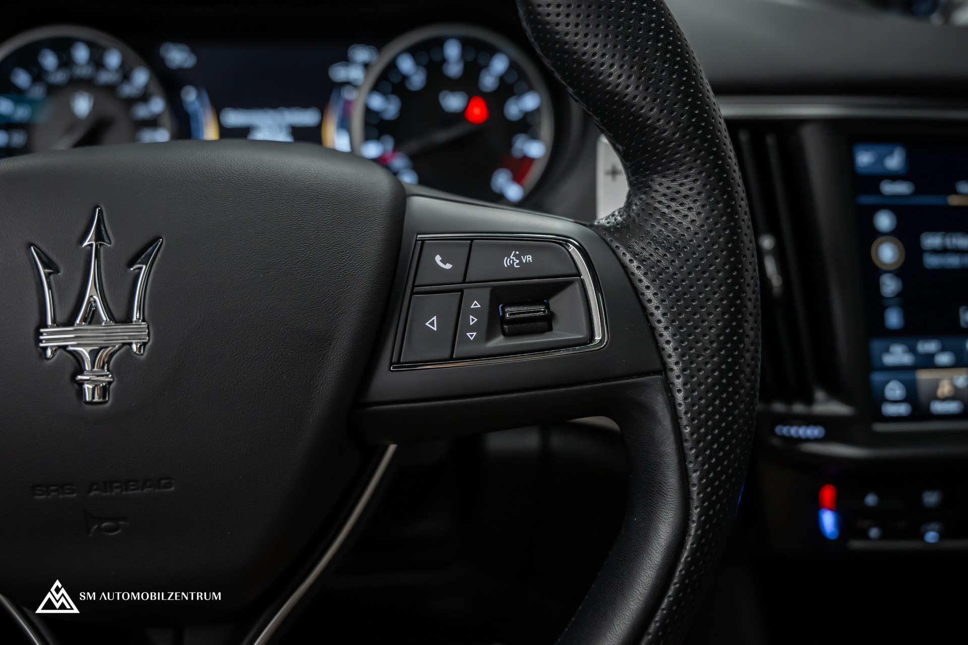 MASERATI Levante 3.8 V8 Trofeo / Maserati Garantie / Carbon Exterieur & Interieur / Panorama / 360°-image-35