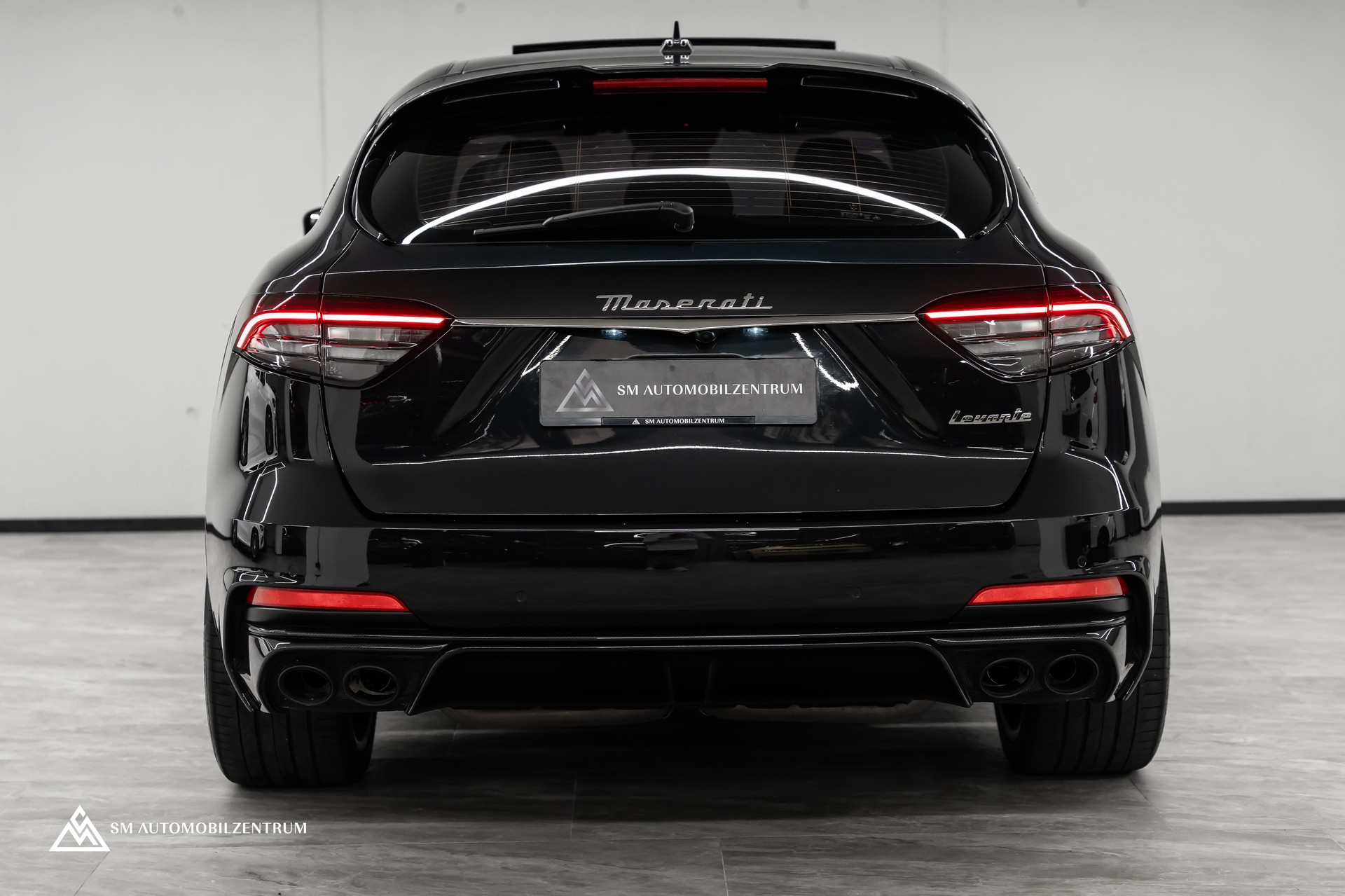 MASERATI Levante 3.8 V8 Trofeo / Maserati Garantie / Carbon Exterieur & Interieur / Panorama / 360°-image-13