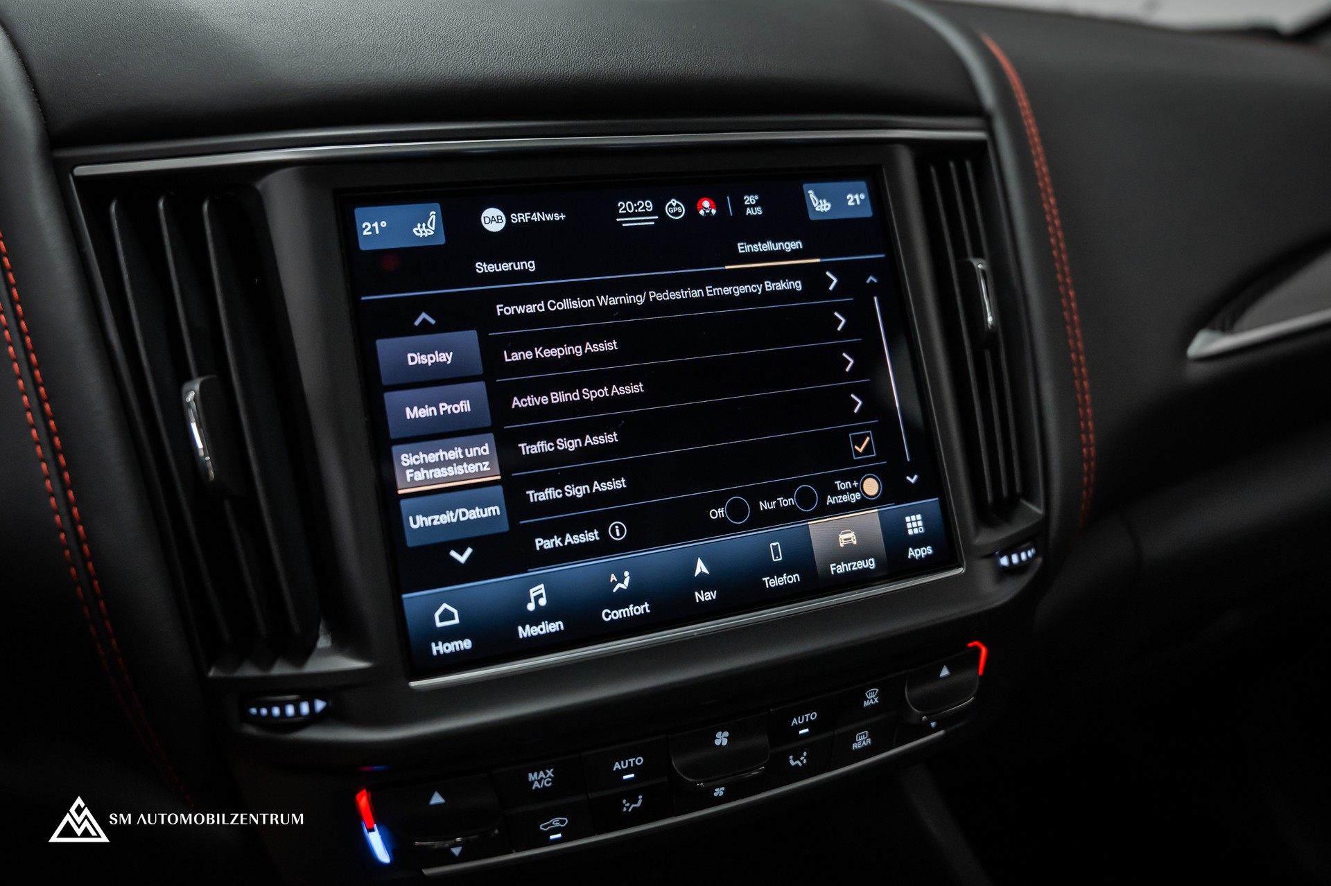 MASERATI Levante 3.8 V8 Trofeo / Maserati Garantie / Carbon Exterieur & Interieur / Panorama / 360°-image-46