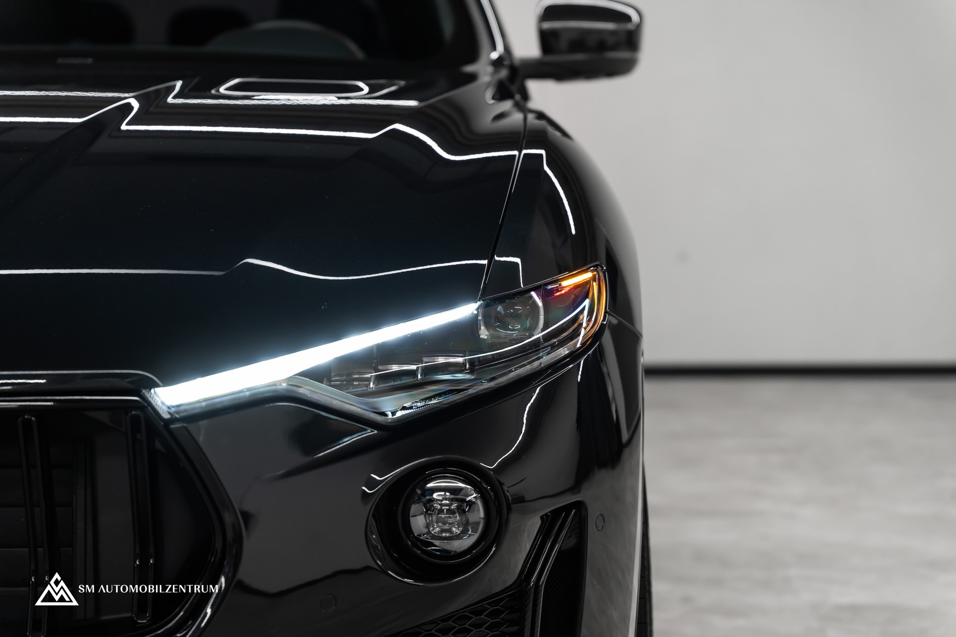 MASERATI Levante 3.8 V8 Trofeo / Maserati Garantie / Carbon Exterieur & Interieur / Panorama / 360°-image-2