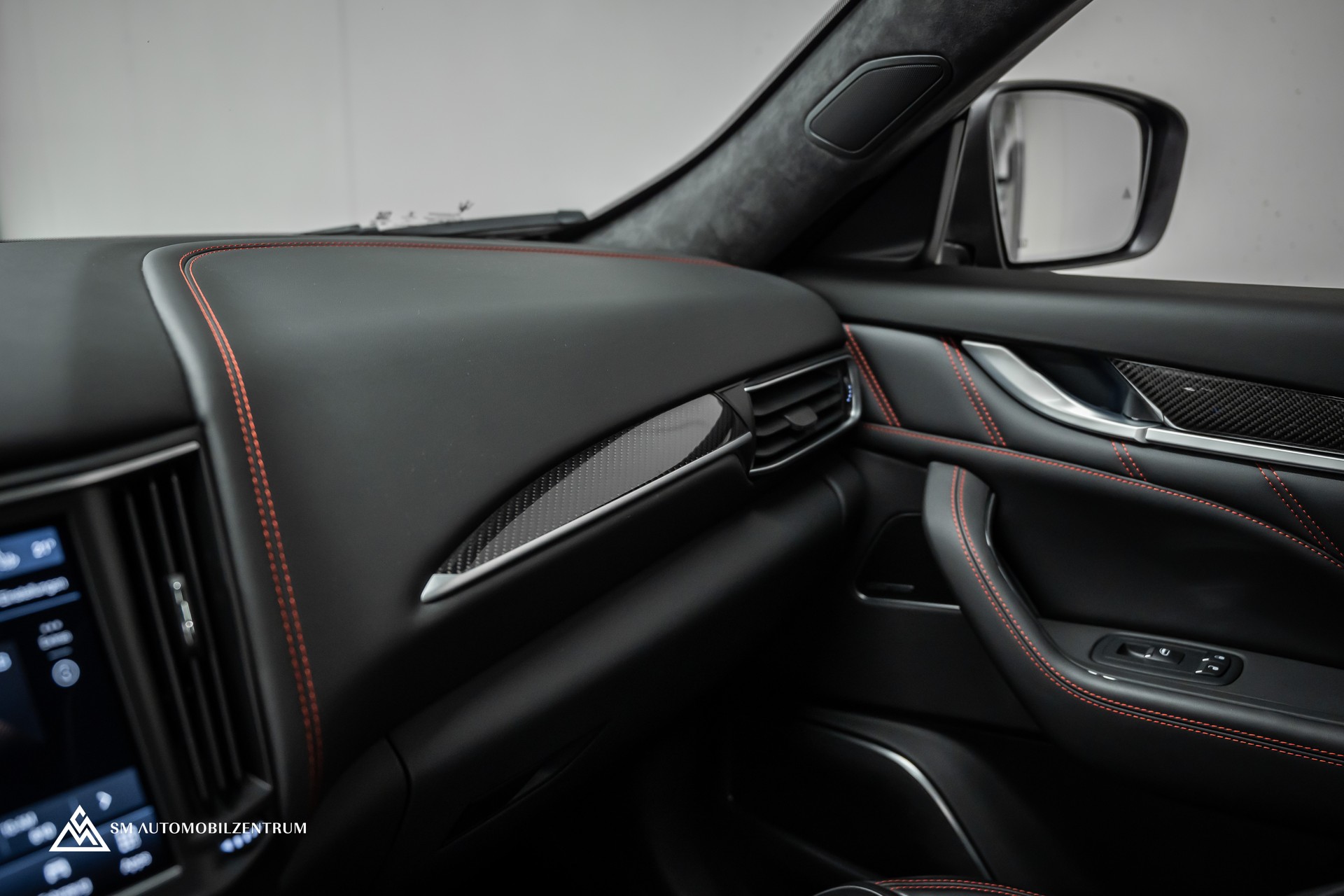 MASERATI Levante 3.8 V8 Trofeo / Maserati Garantie / Carbon Exterieur & Interieur / Panorama / 360°-image-38