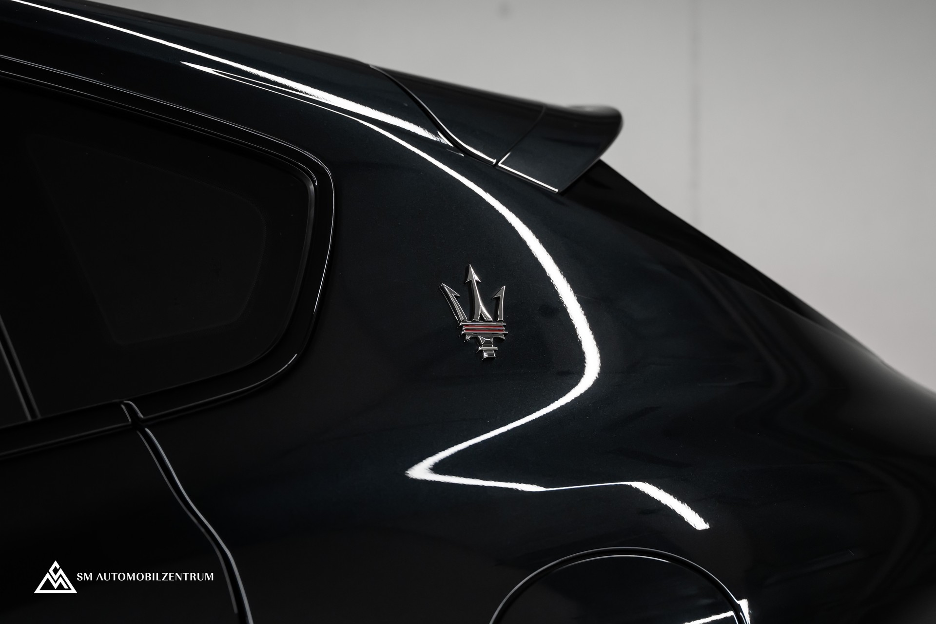 MASERATI Levante 3.8 V8 Trofeo / Maserati Garantie / Carbon Exterieur & Interieur / Panorama / 360°-image-8