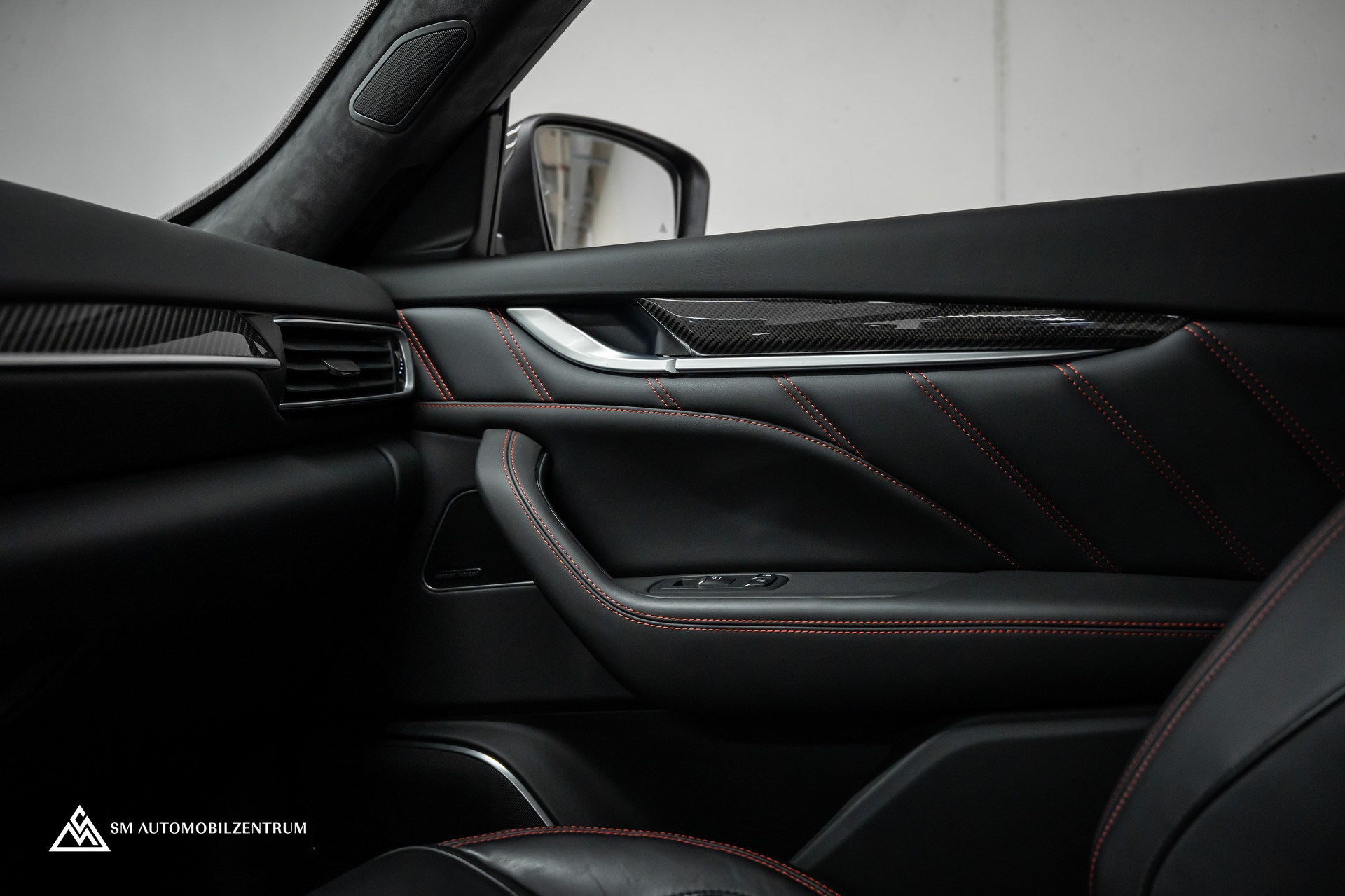 MASERATI Levante 3.8 V8 Trofeo / Maserati Garantie / Carbon Exterieur & Interieur / Panorama / 360°-image-39