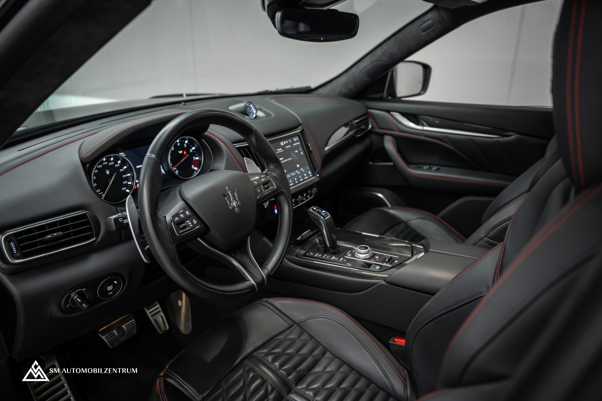 MASERATI Levante 3.8 V8 Trofeo / Maserati Garantie / Carbon Exterieur & Interieur / Panorama / 360°-image-23