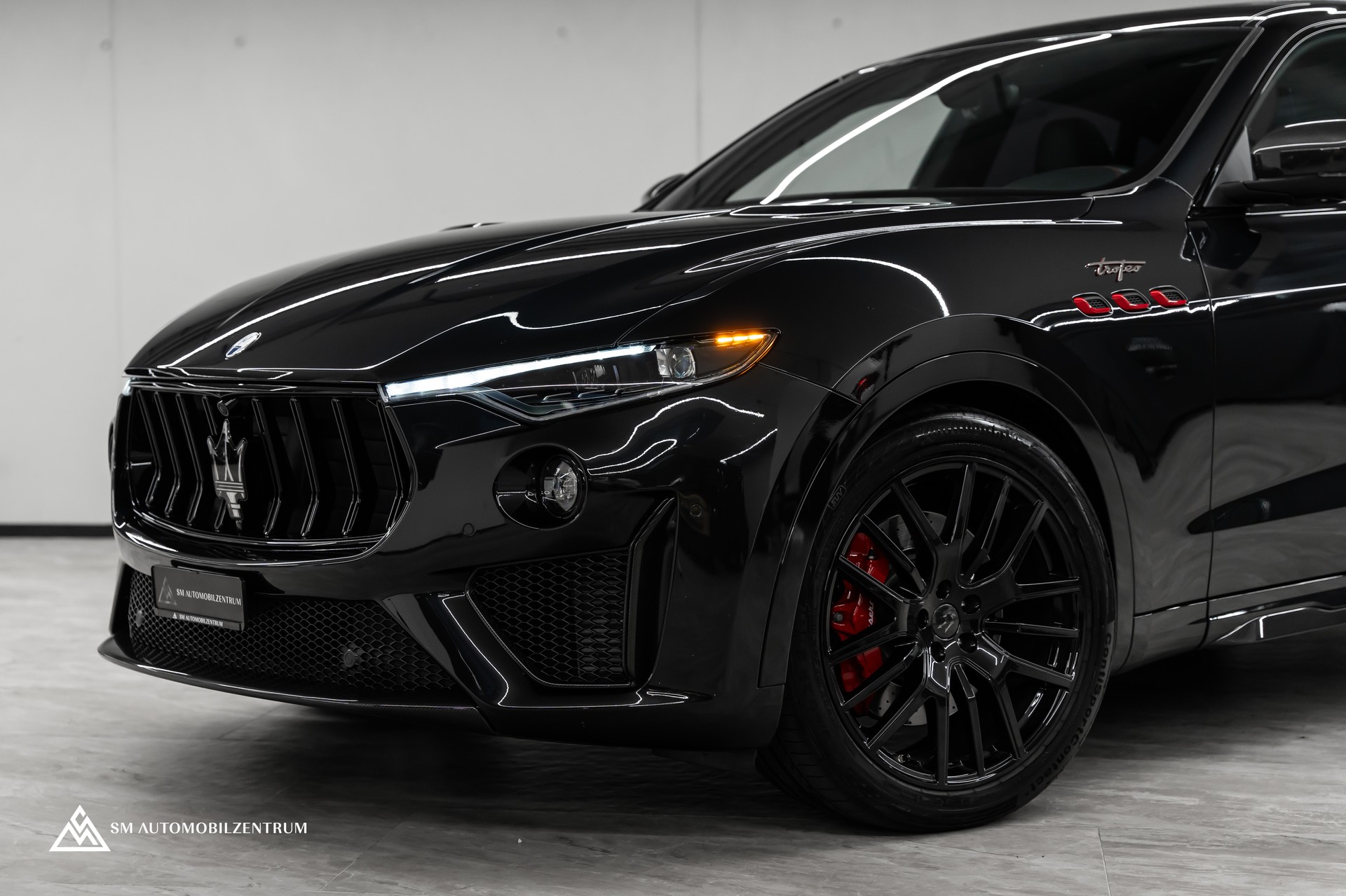 MASERATI Levante 3.8 V8 Trofeo / Maserati Garantie / Carbon Exterieur & Interieur / Panorama / 360°-image-5