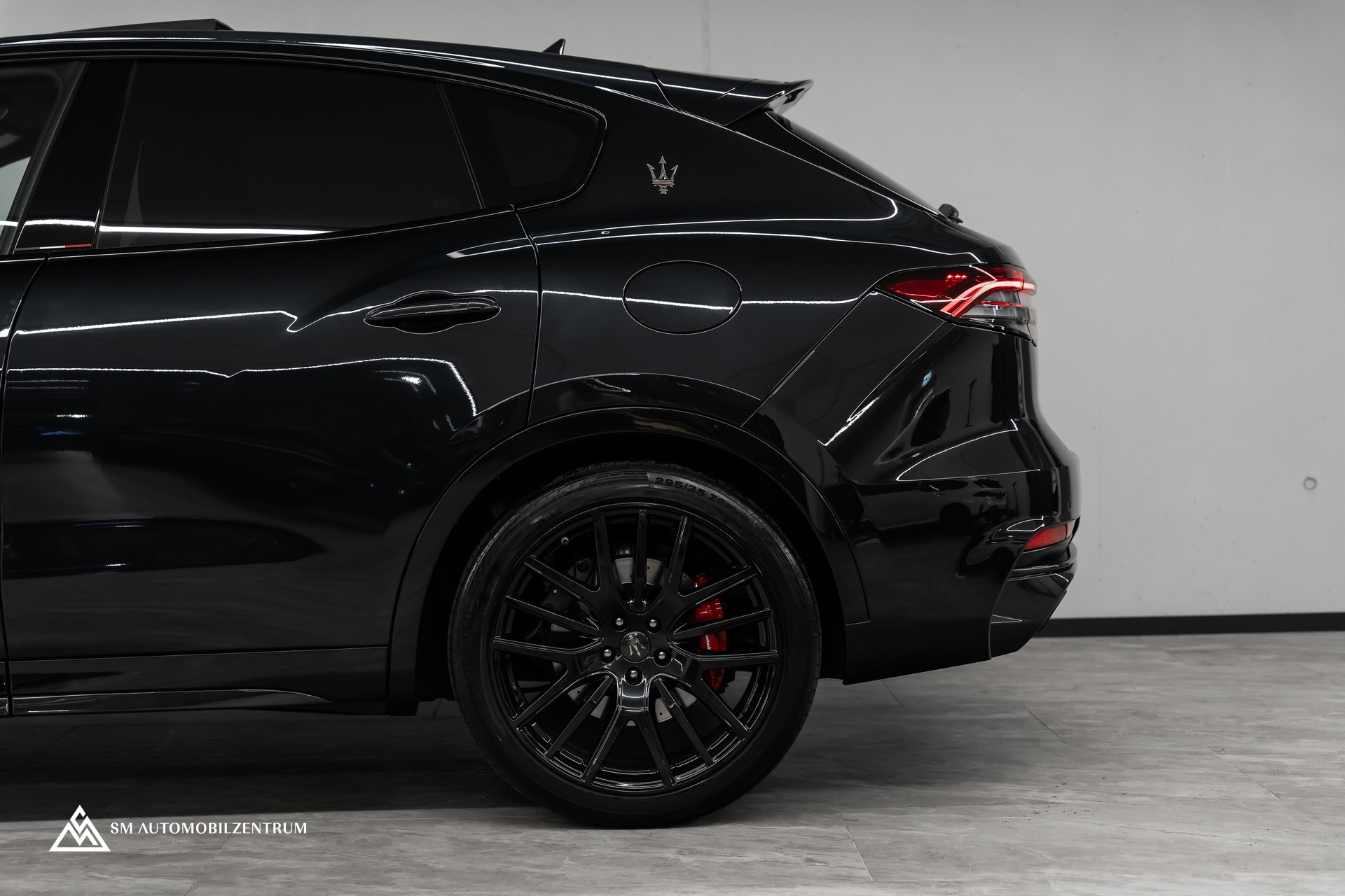 MASERATI Levante 3.8 V8 Trofeo / Maserati Garantie / Carbon Exterieur & Interieur / Panorama / 360°-image-11