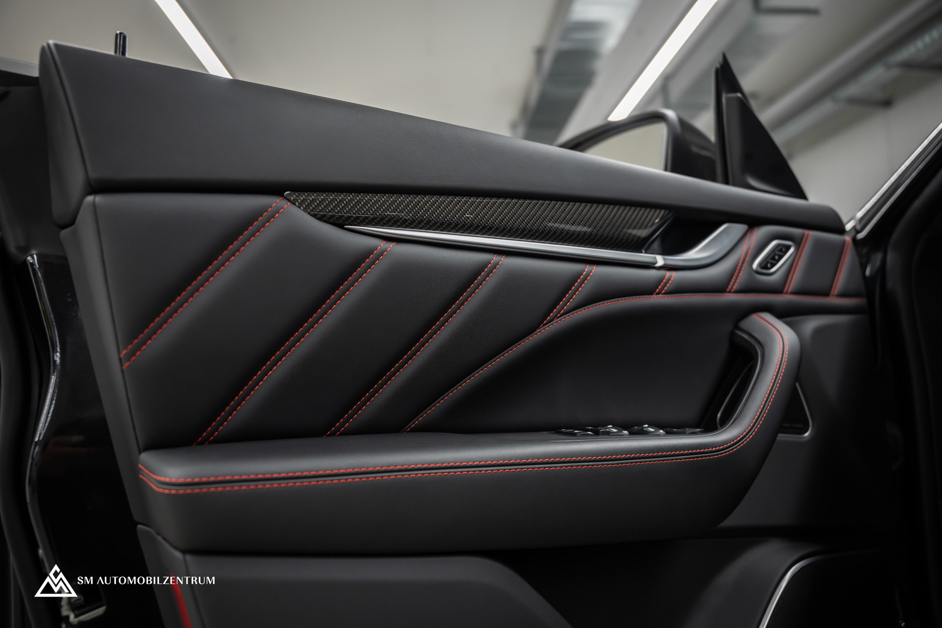 MASERATI Levante 3.8 V8 Trofeo / Maserati Garantie / Carbon Exterieur & Interieur / Panorama / 360°-image-30