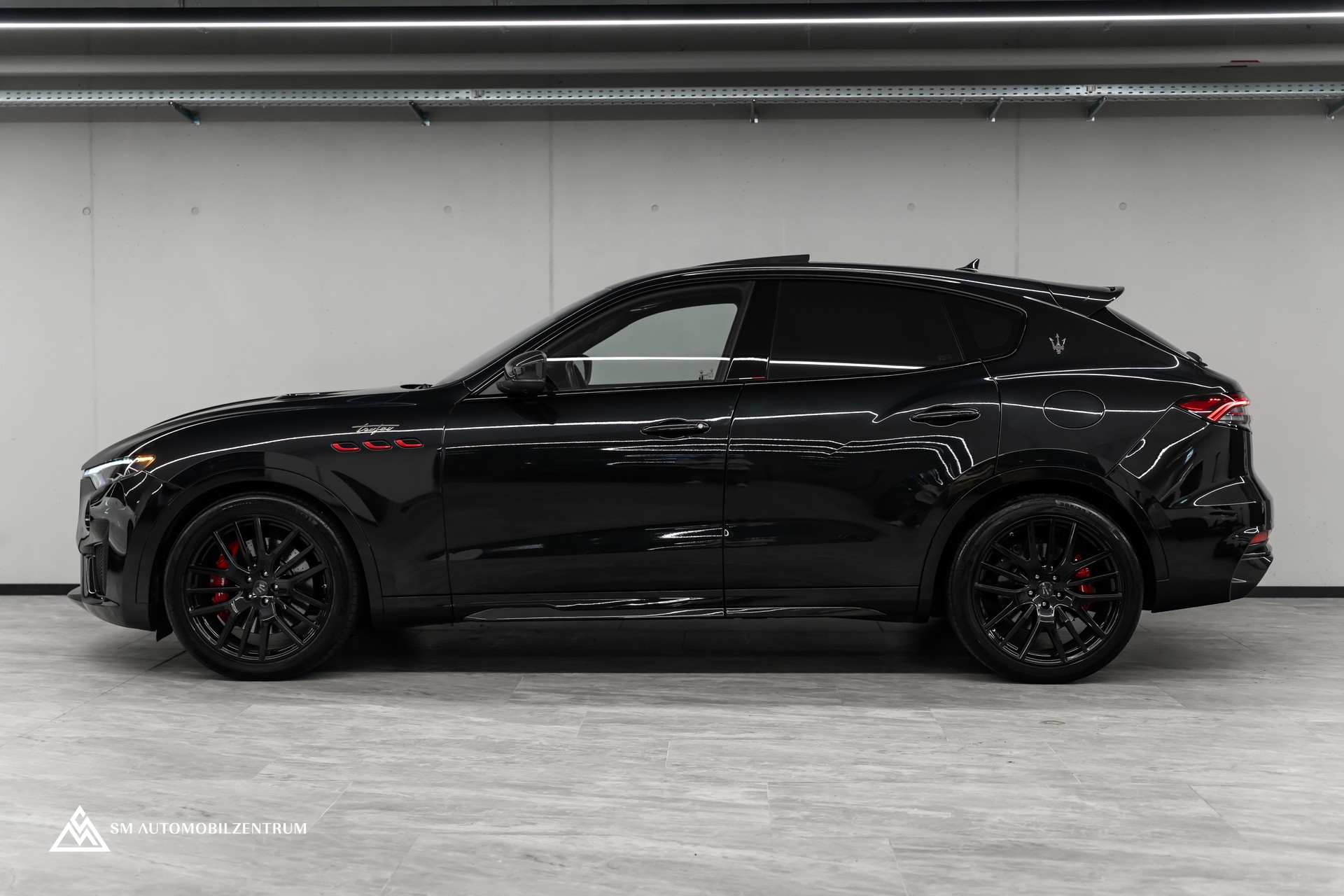 MASERATI Levante 3.8 V8 Trofeo / Maserati Garantie / Carbon Exterieur & Interieur / Panorama / 360°-image-9
