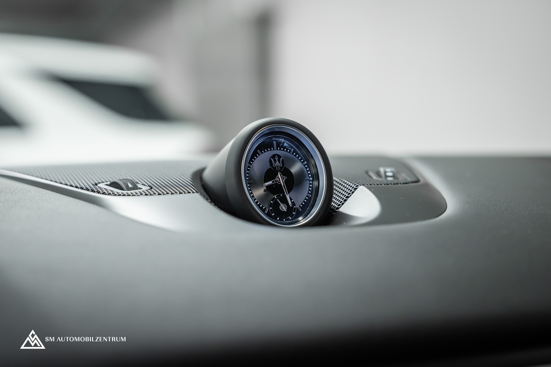 MASERATI Levante 3.8 V8 Trofeo / Maserati Garantie / Carbon Exterieur & Interieur / Panorama / 360°-image-37