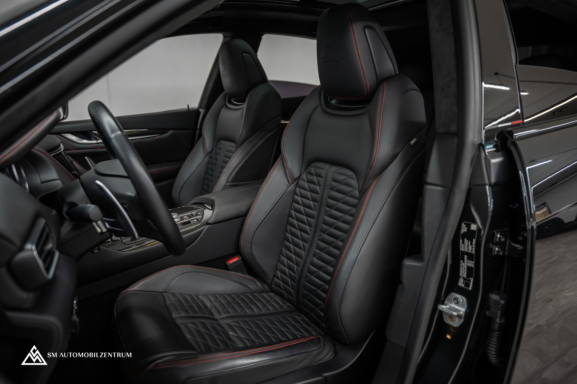 MASERATI Levante 3.8 V8 Trofeo / Maserati Garantie / Carbon Exterieur & Interieur / Panorama / 360°-image-25