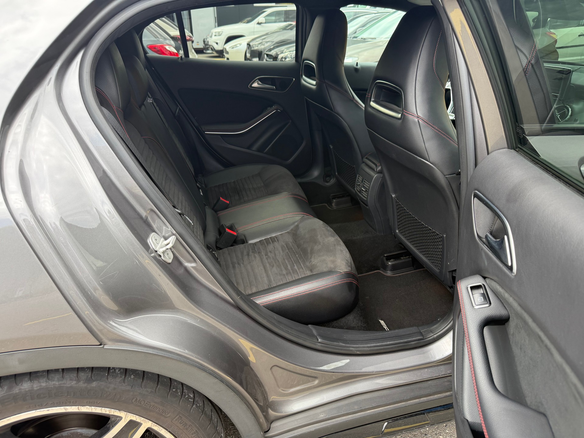 MERCEDES-BENZ GLA 250 AMG Line 4Matic 7G-DCT-image-10