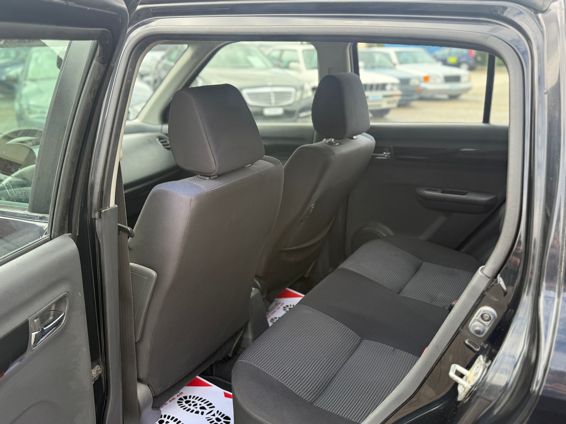 SUZUKI Swift 1.3i 16V GL Top Piz Sulai LE 4x4-image-4