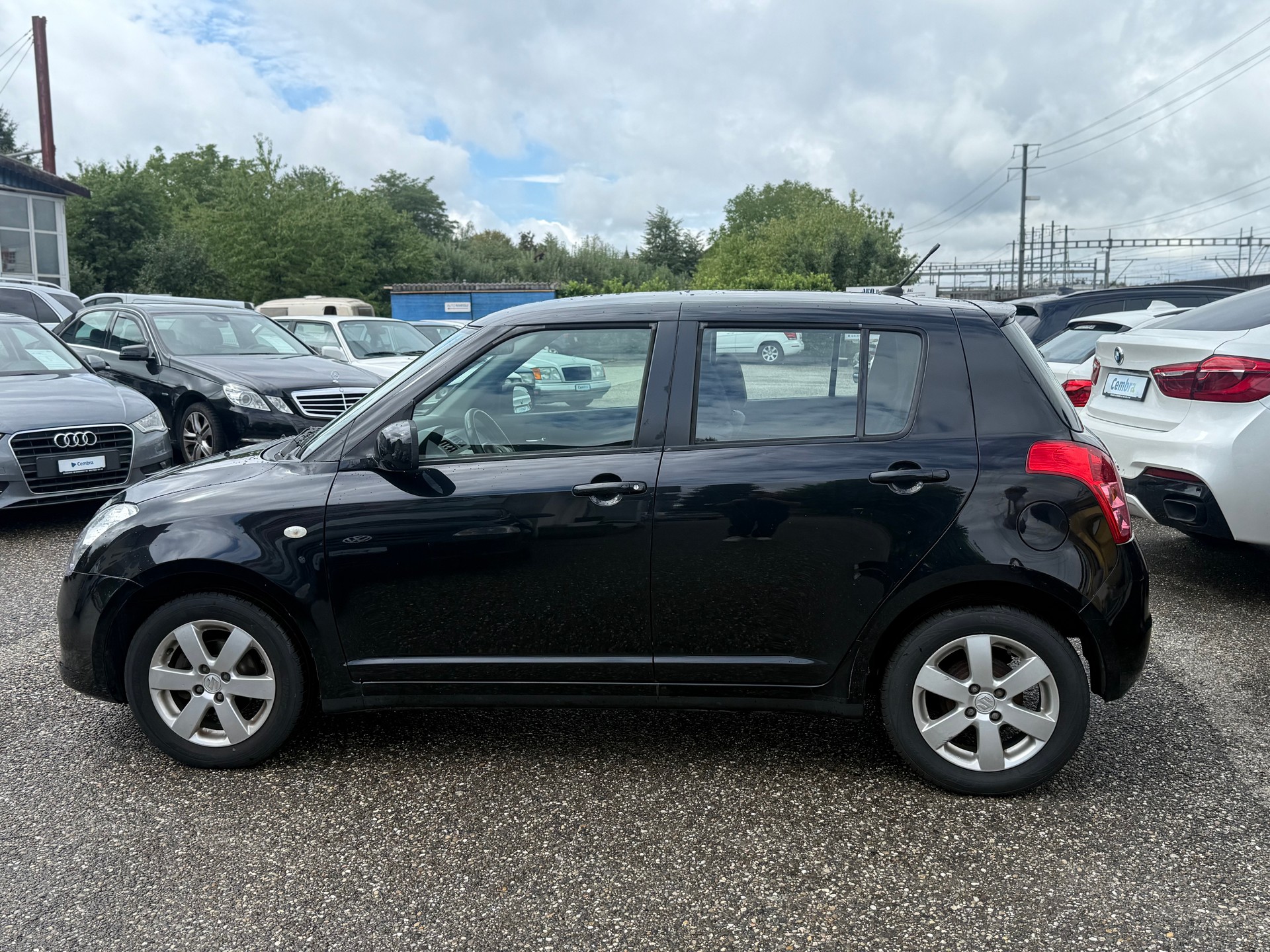 SUZUKI Swift 1.3i 16V GL Top Piz Sulai LE 4x4-image-3
