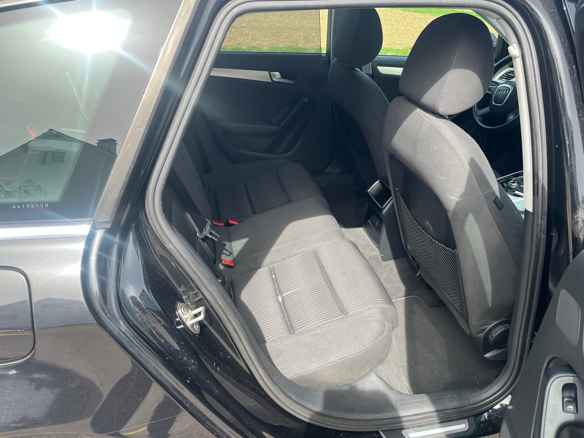 AUDI A4 Avant 2.0 TDI-image-6