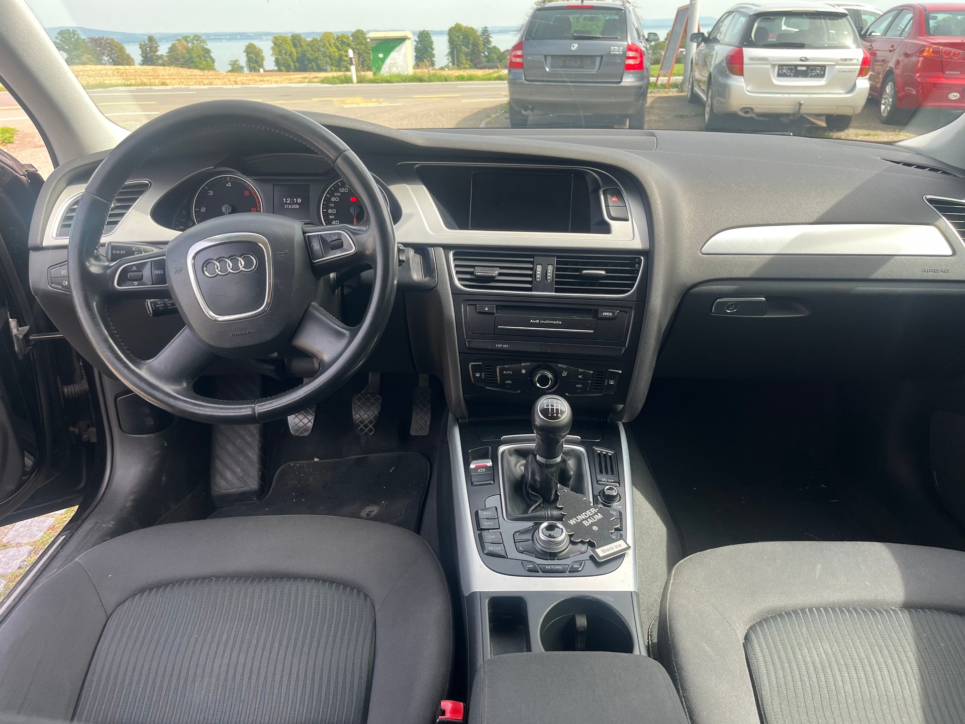 AUDI A4 Avant 2.0 TDI-image-11