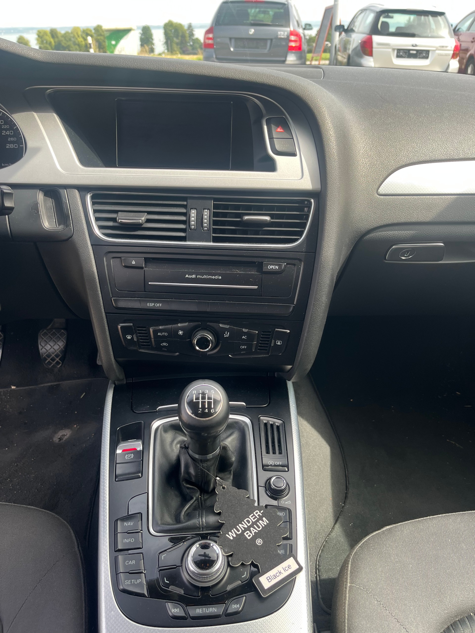 AUDI A4 Avant 2.0 TDI-image-9