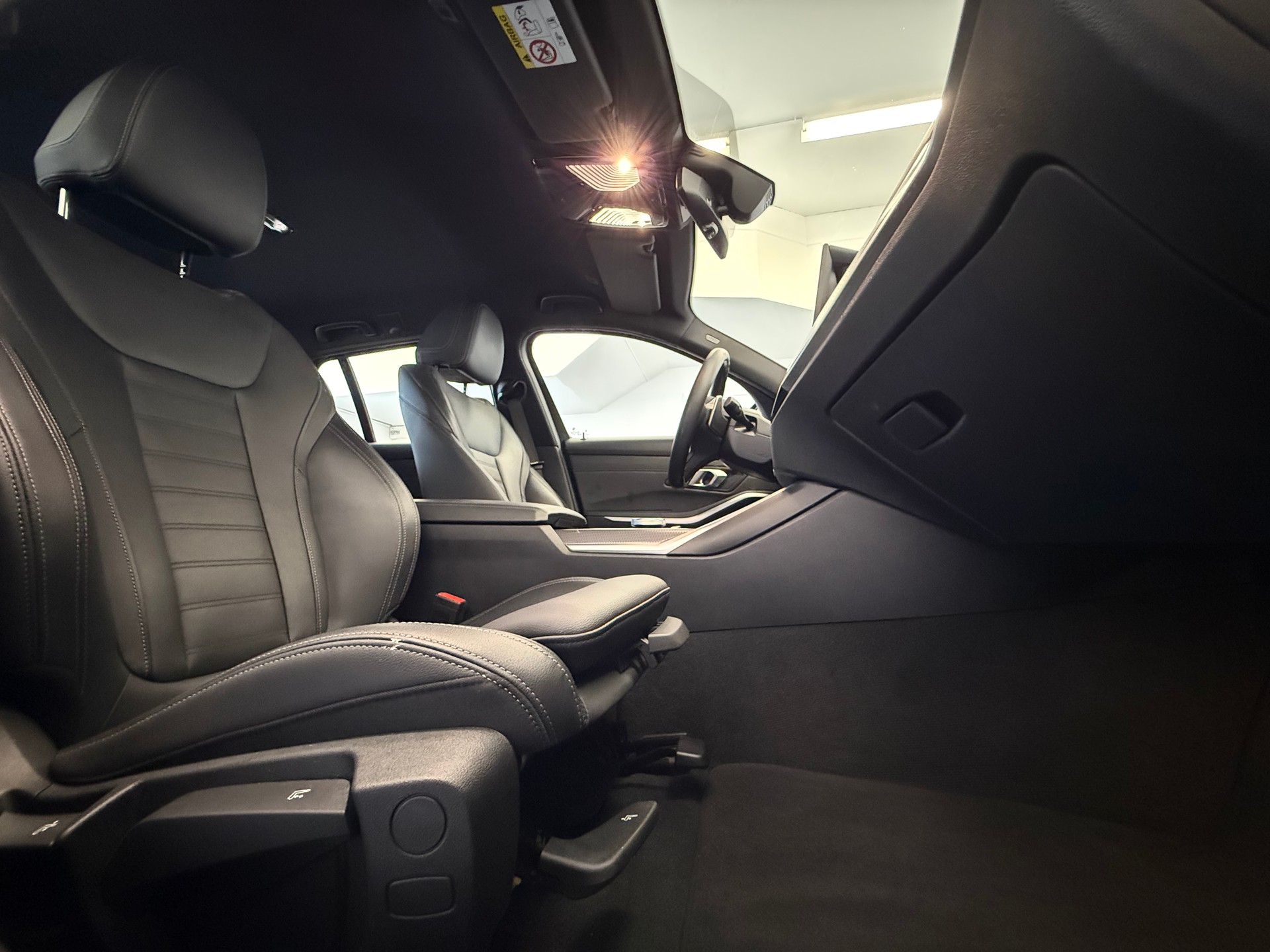 BMW 330d xDrive 48V Touring Steptronic M Sport-image-22
