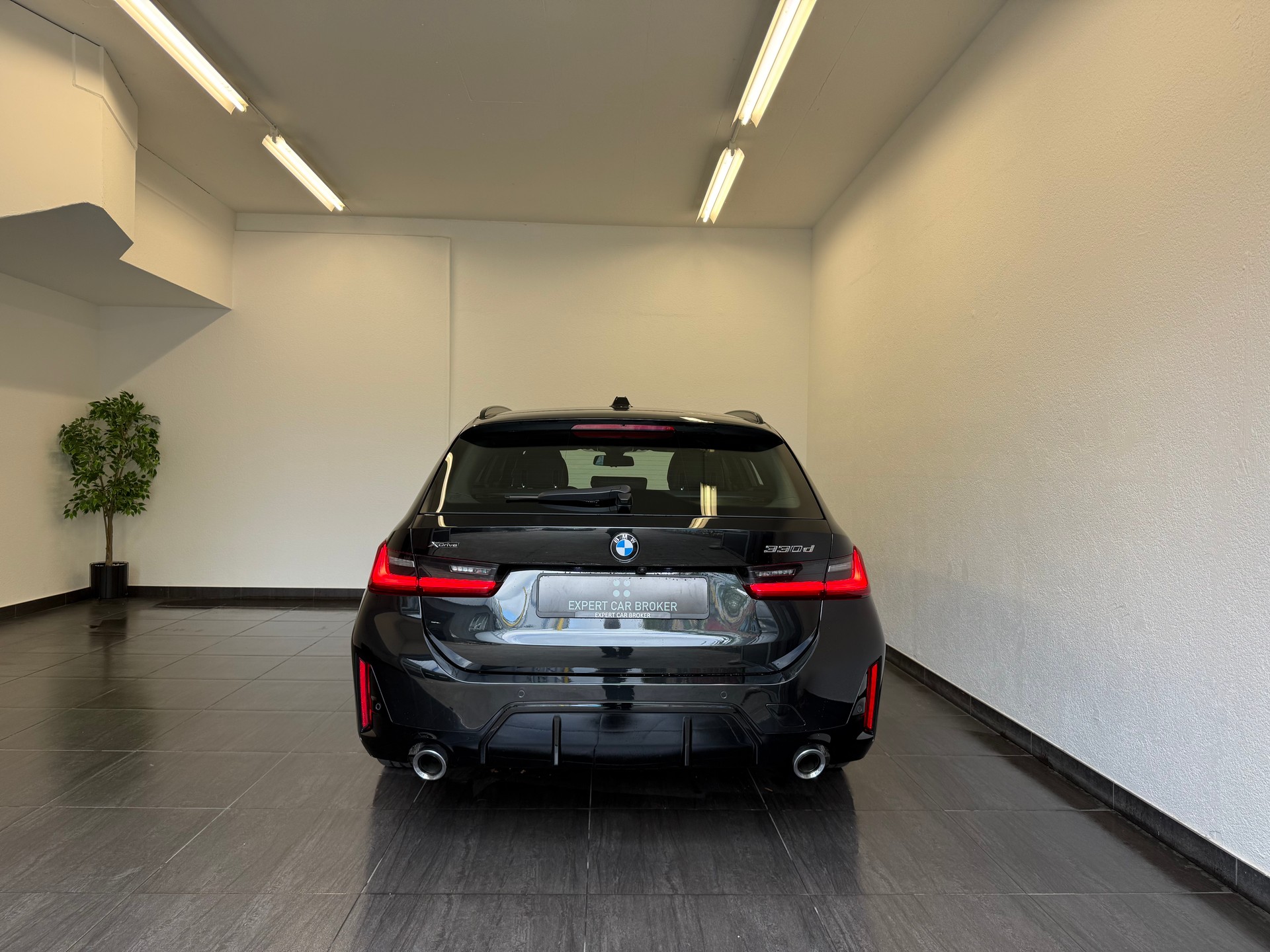 BMW 330d xDrive 48V Touring Steptronic M Sport-image-10
