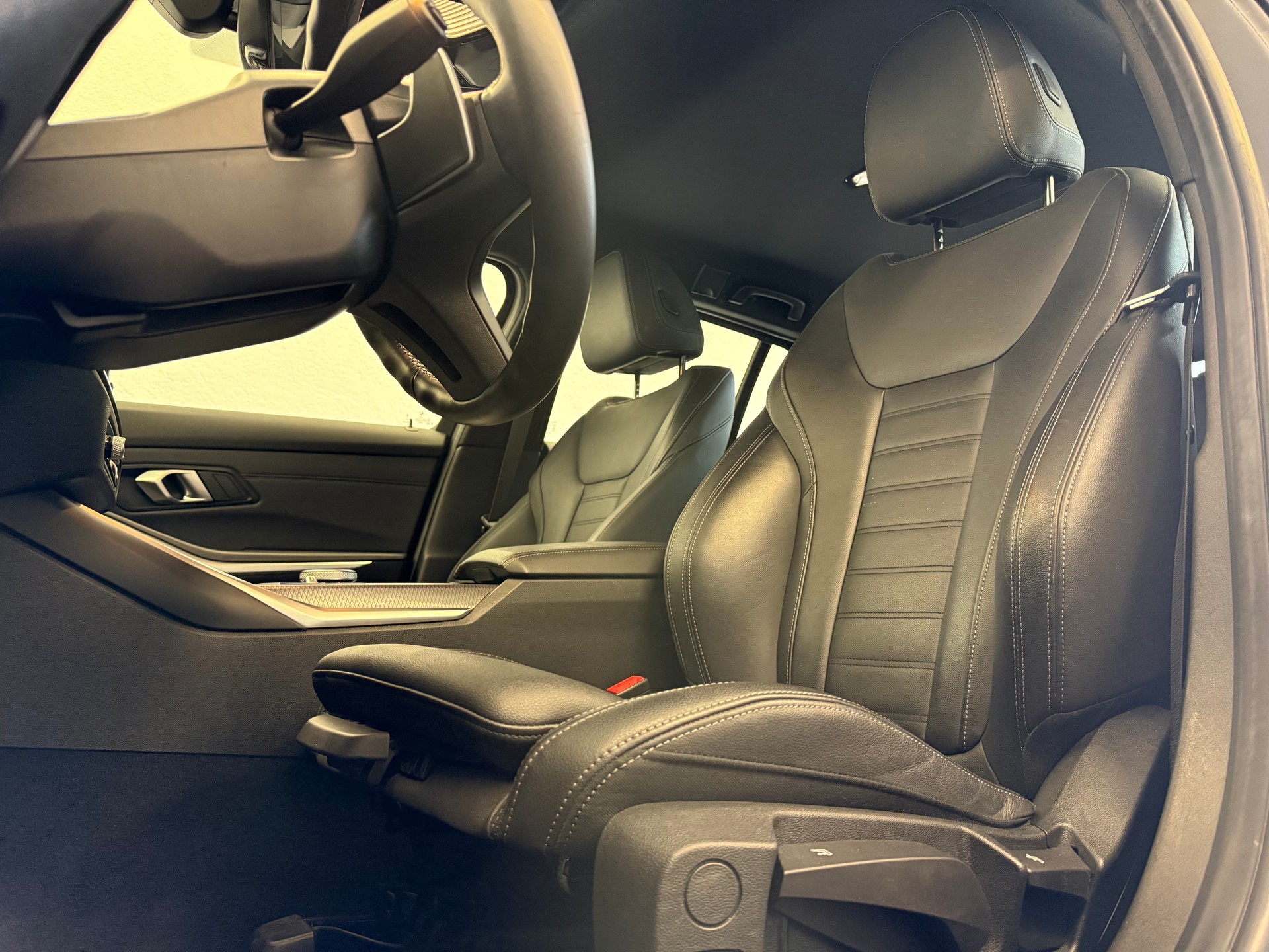 BMW 330d xDrive 48V Touring Steptronic M Sport-image-12
