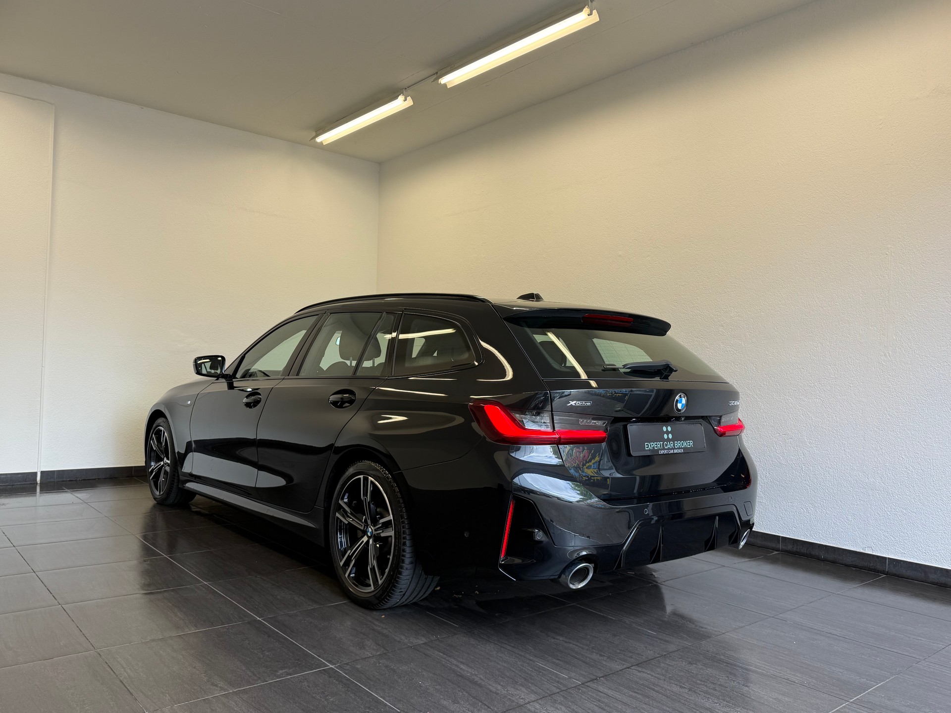 BMW 330d xDrive 48V Touring Steptronic M Sport-image-7