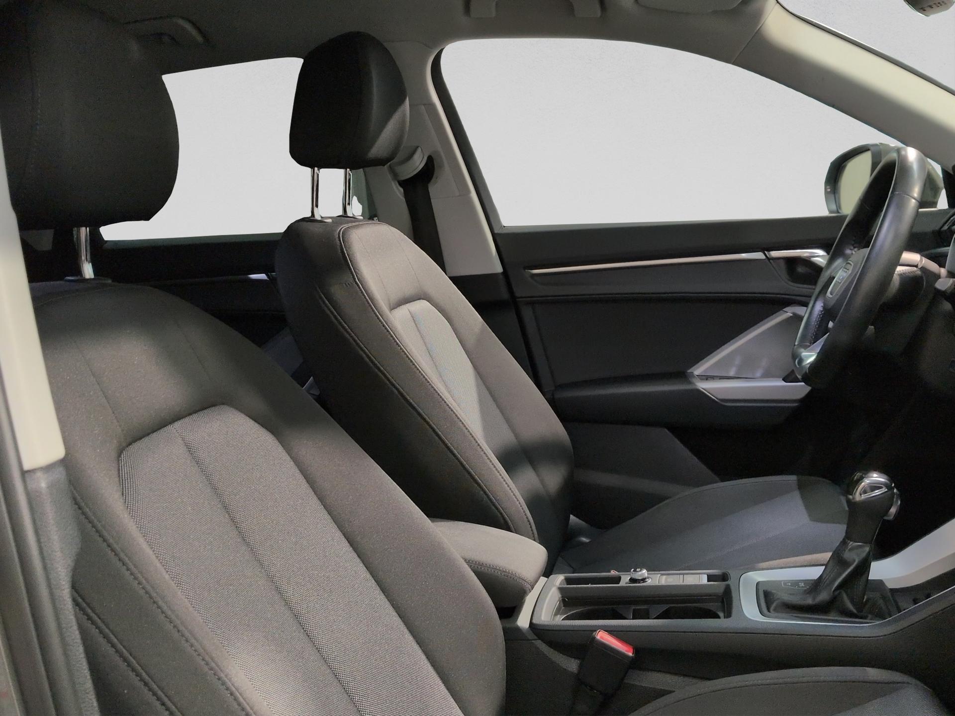 AUDI Q3 35 TFSI S line S-tronic-image-16