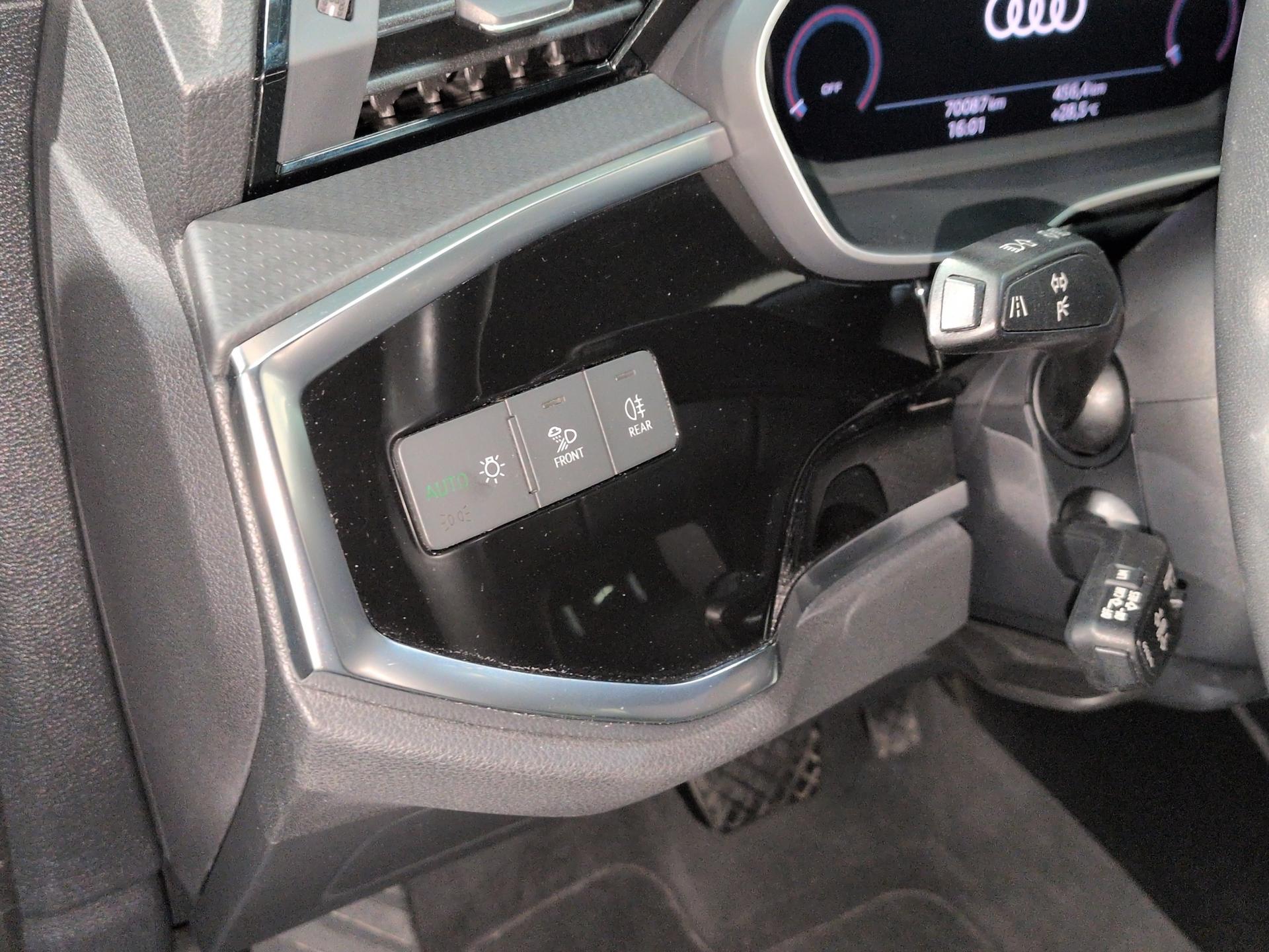 AUDI Q3 35 TFSI S line S-tronic-image-18