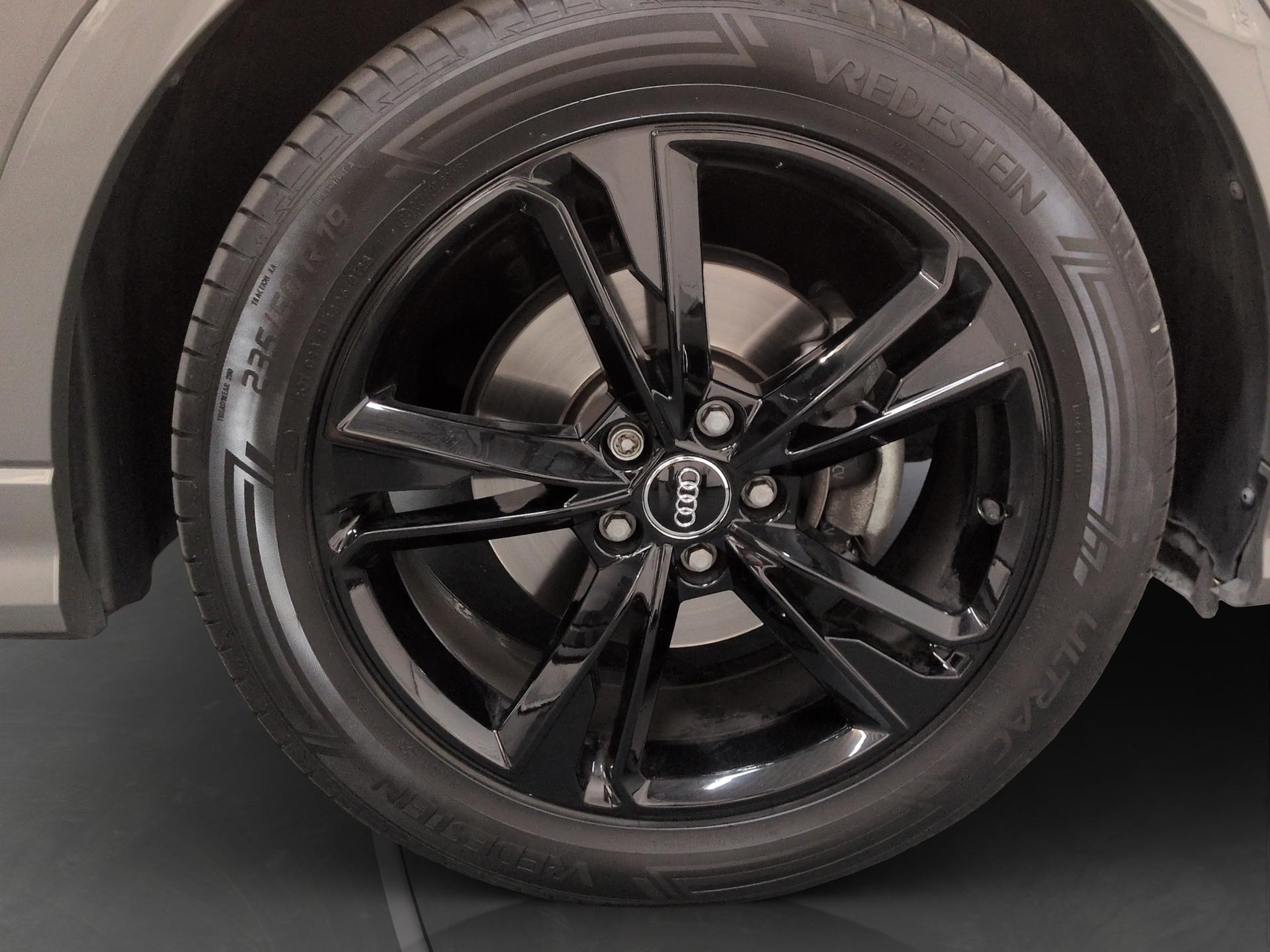 AUDI Q3 35 TFSI S line S-tronic-image-17