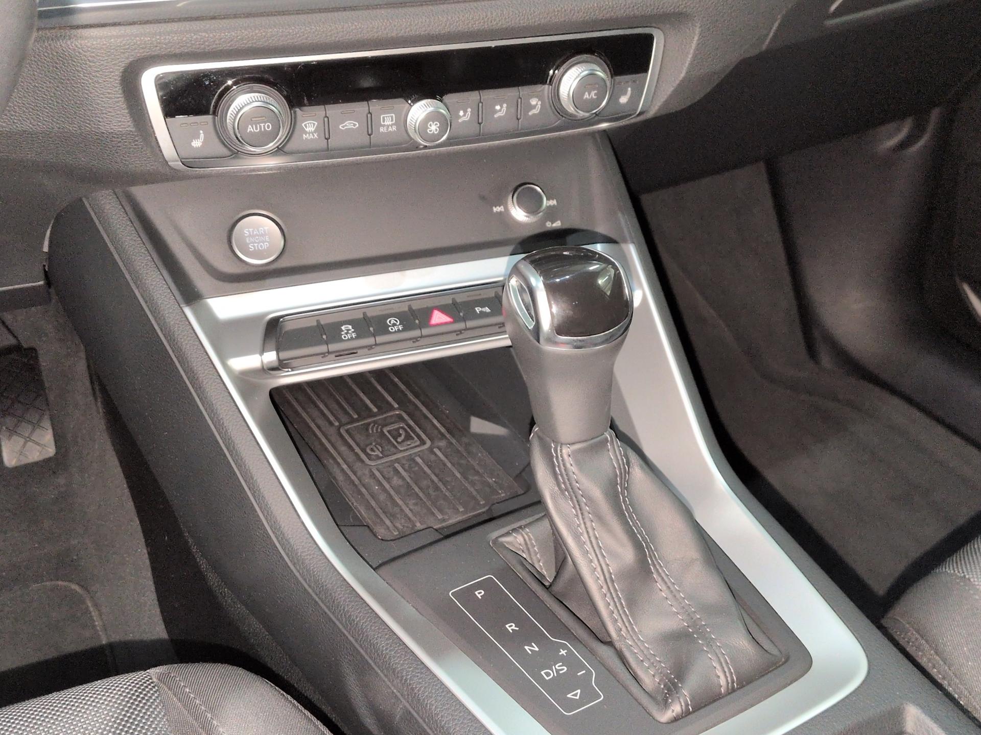 AUDI Q3 35 TFSI S line S-tronic-image-11
