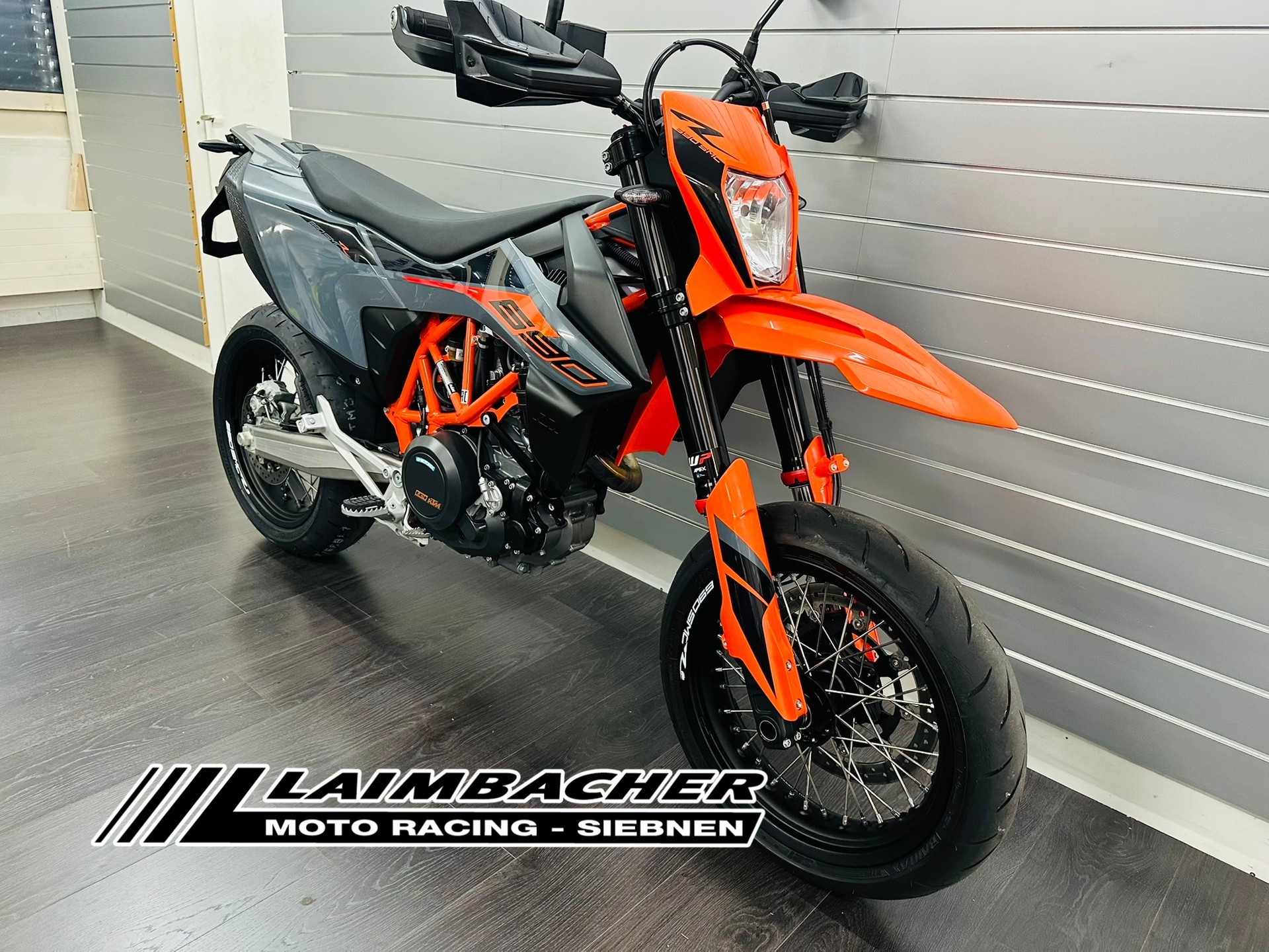 KTM 690 SMC-R-showroom-element-2