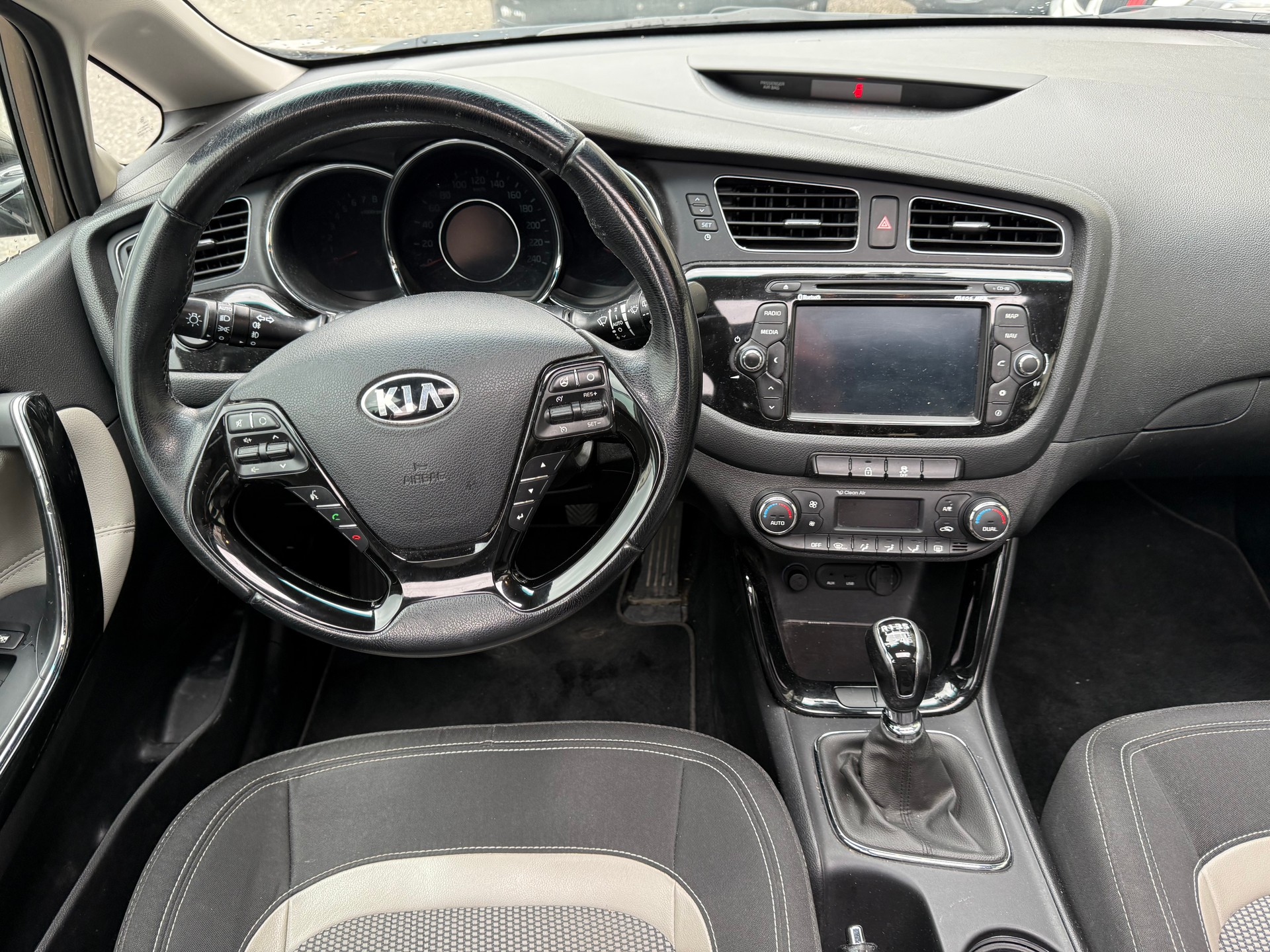 KIA Cee'd Sportswagon 1.6 GDi Style-image-10