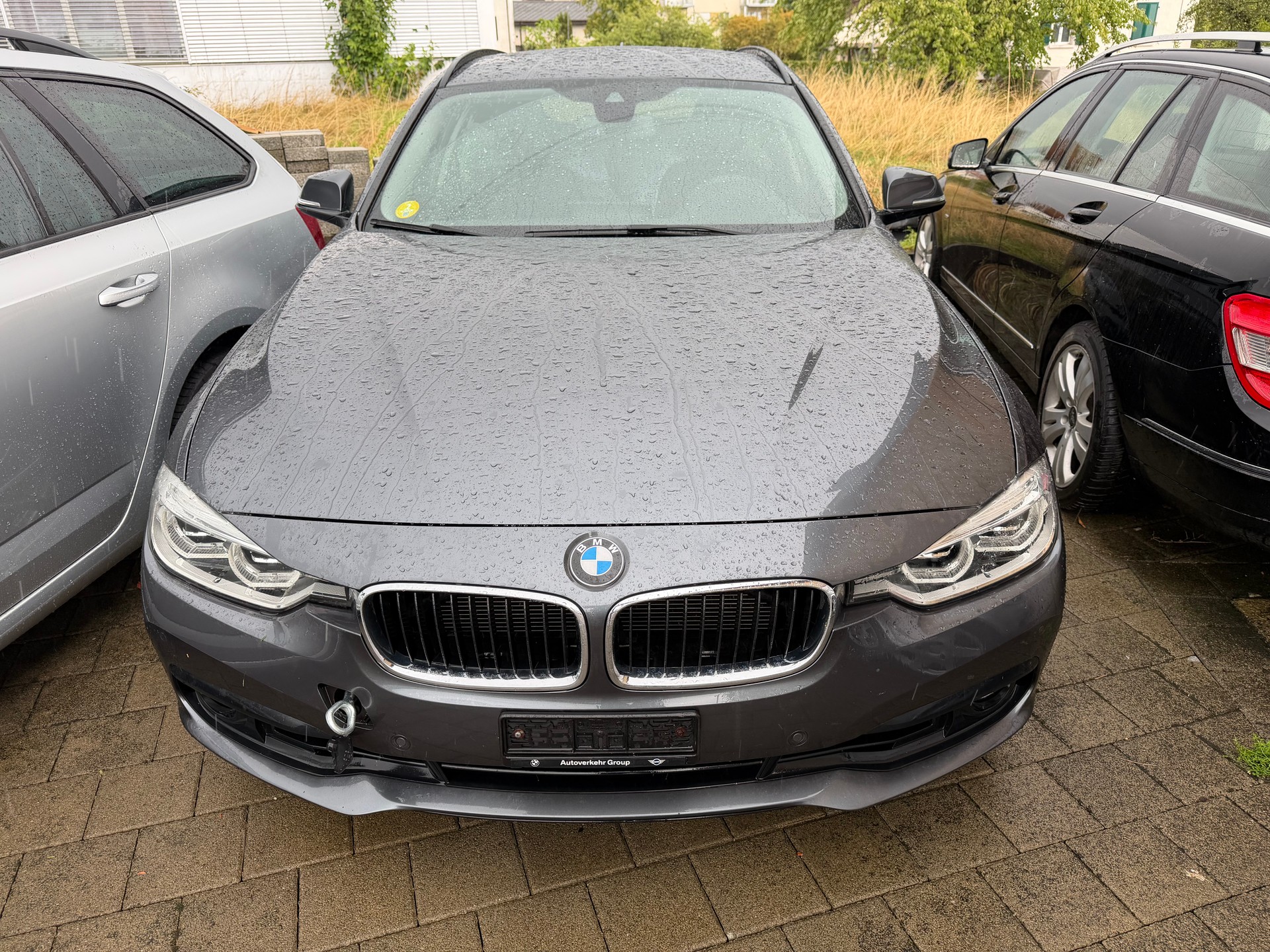BMW 330d xDrive Touring Luxury Line Steptronic-image-0