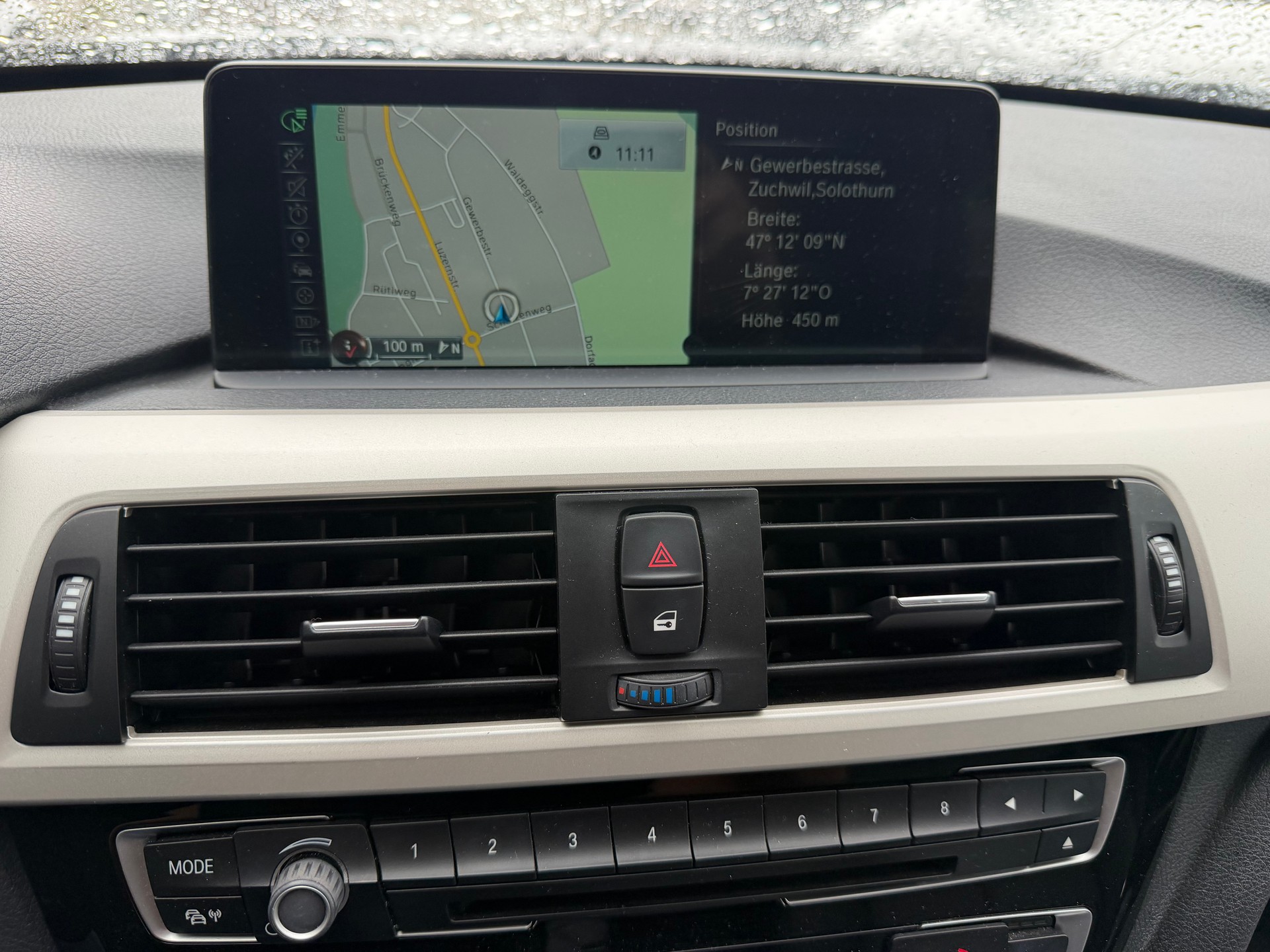 BMW 330d xDrive Touring Luxury Line Steptronic-image-5