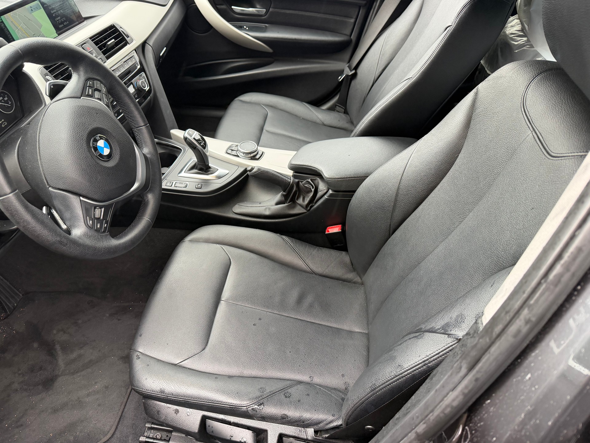 BMW 330d xDrive Touring Luxury Line Steptronic-image-8