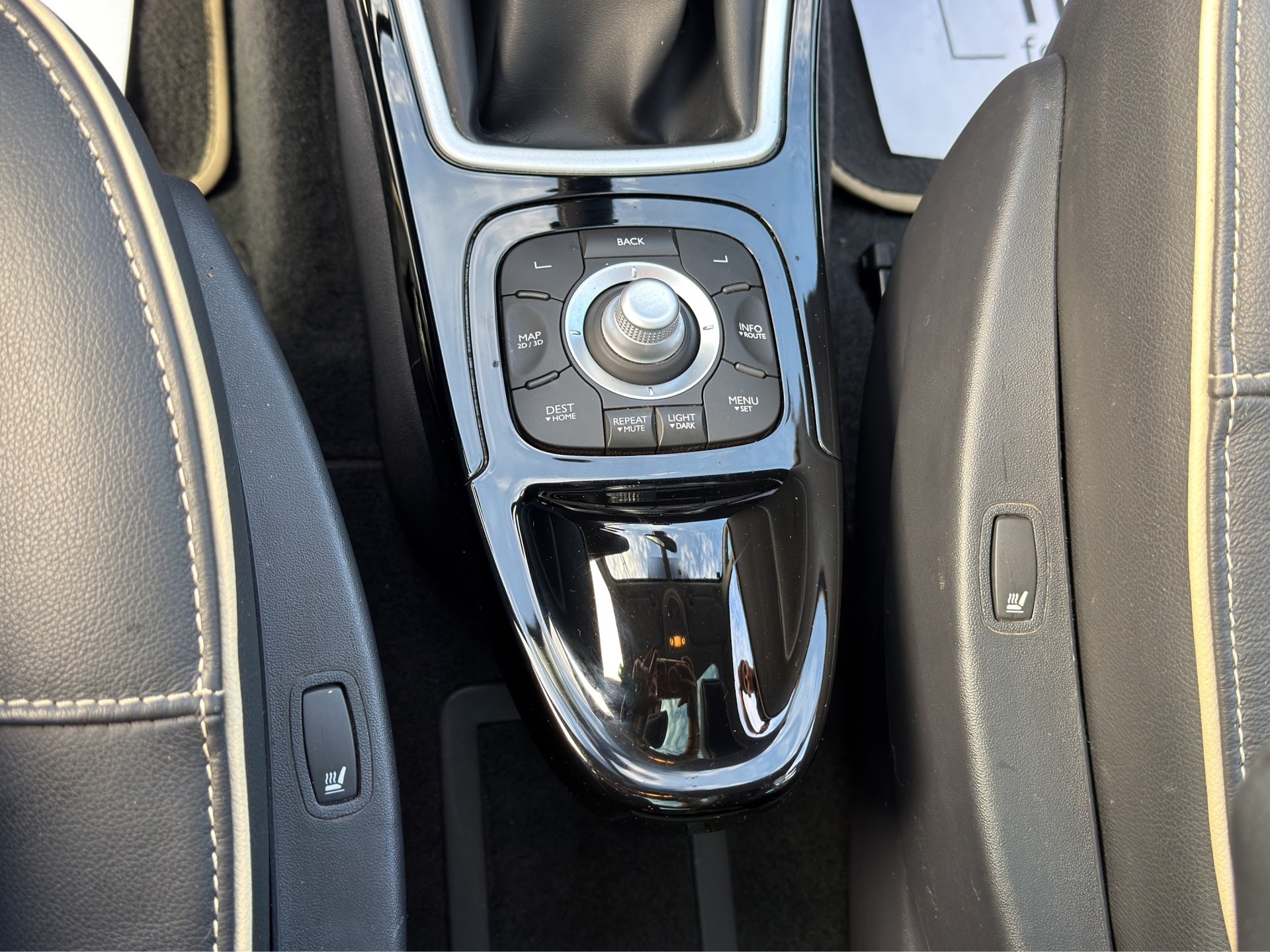 RENAULT Grand Espace 2.0 dCi Initiale Automatic 7 Plätze-image-17