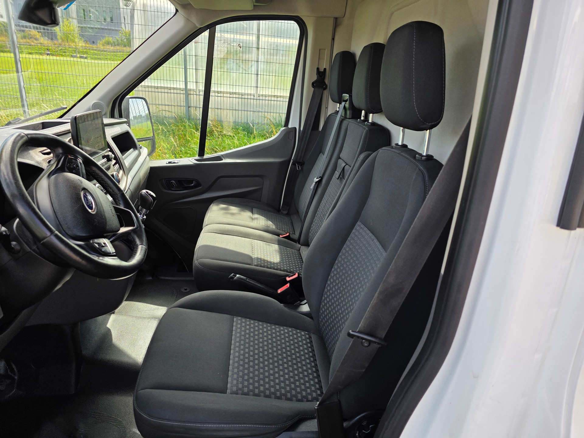 FORD Transit Van 350 L2 Trend 2.0 TDCi 185 FWD-image-9