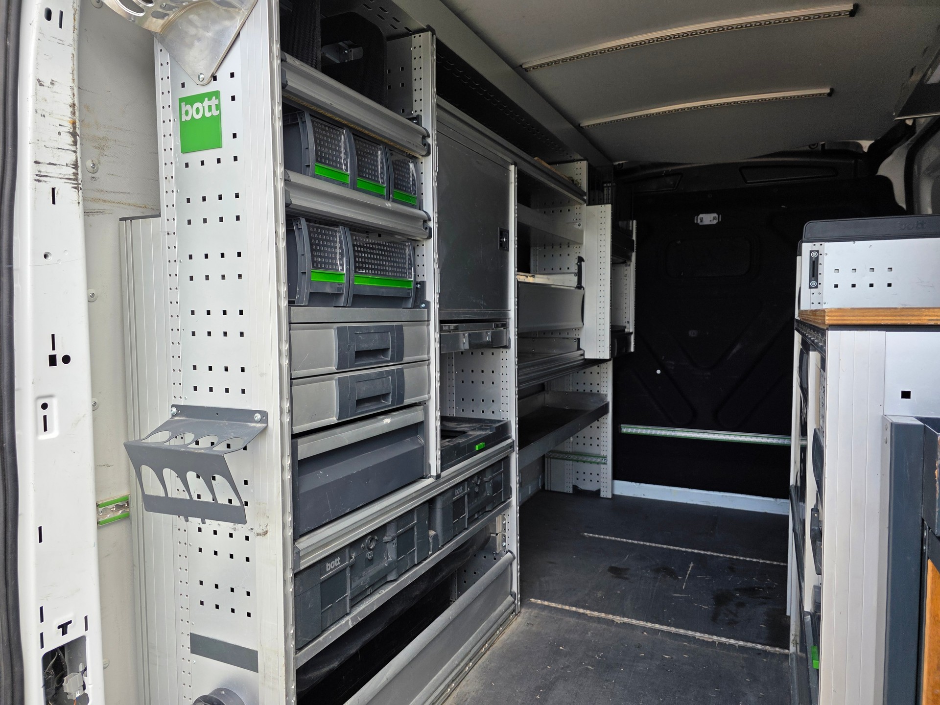 FORD Transit Van 350 L2 Trend 2.0 TDCi 185 FWD-image-16