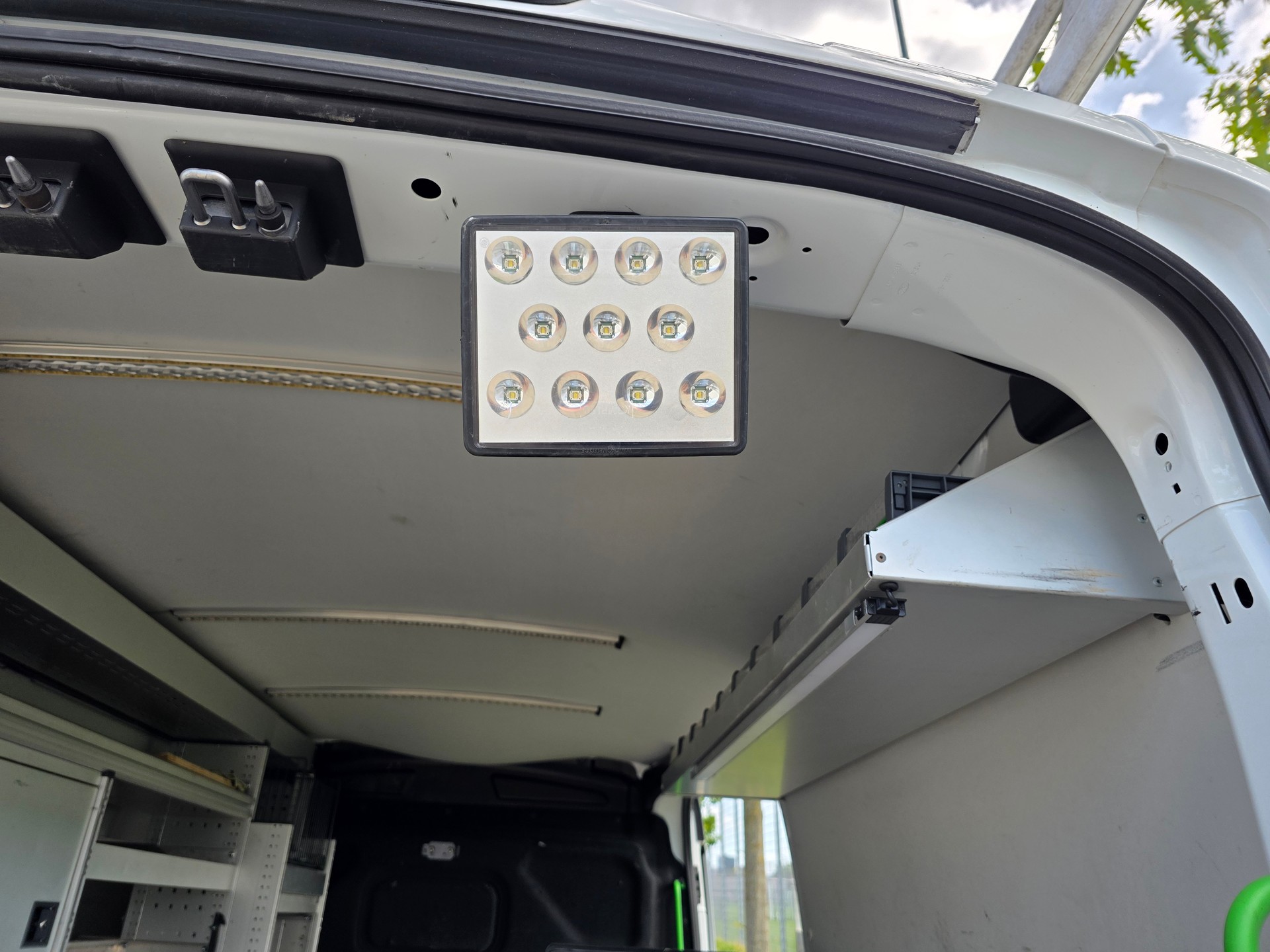 FORD Transit Van 350 L2 Trend 2.0 TDCi 185 FWD-image-22