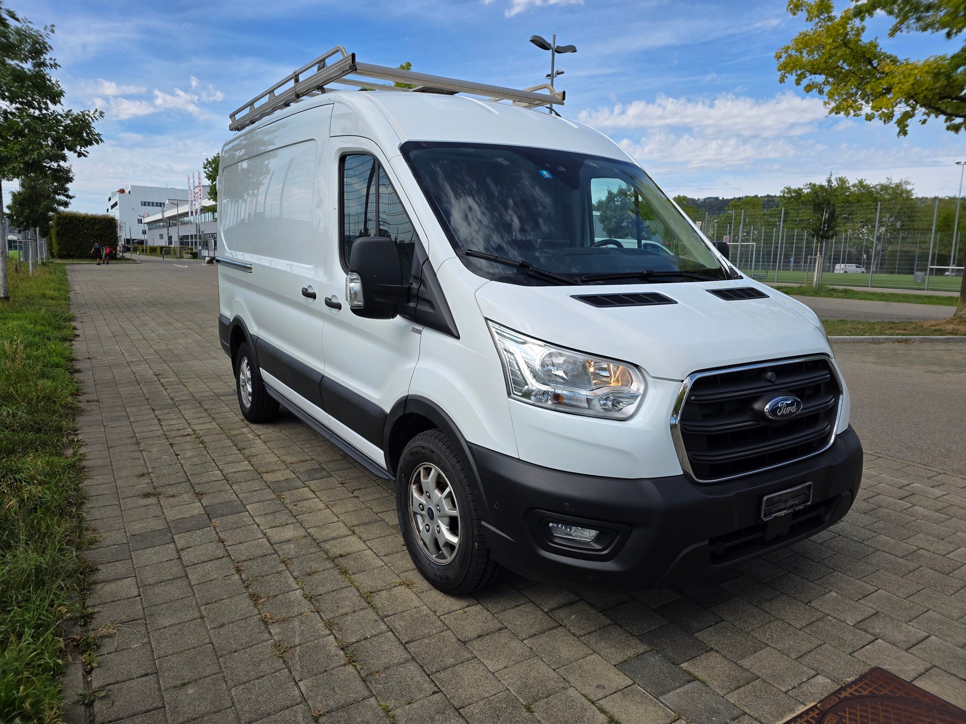 FORD Transit Van 350 L2 Trend 2.0 TDCi 185 FWD-image-1