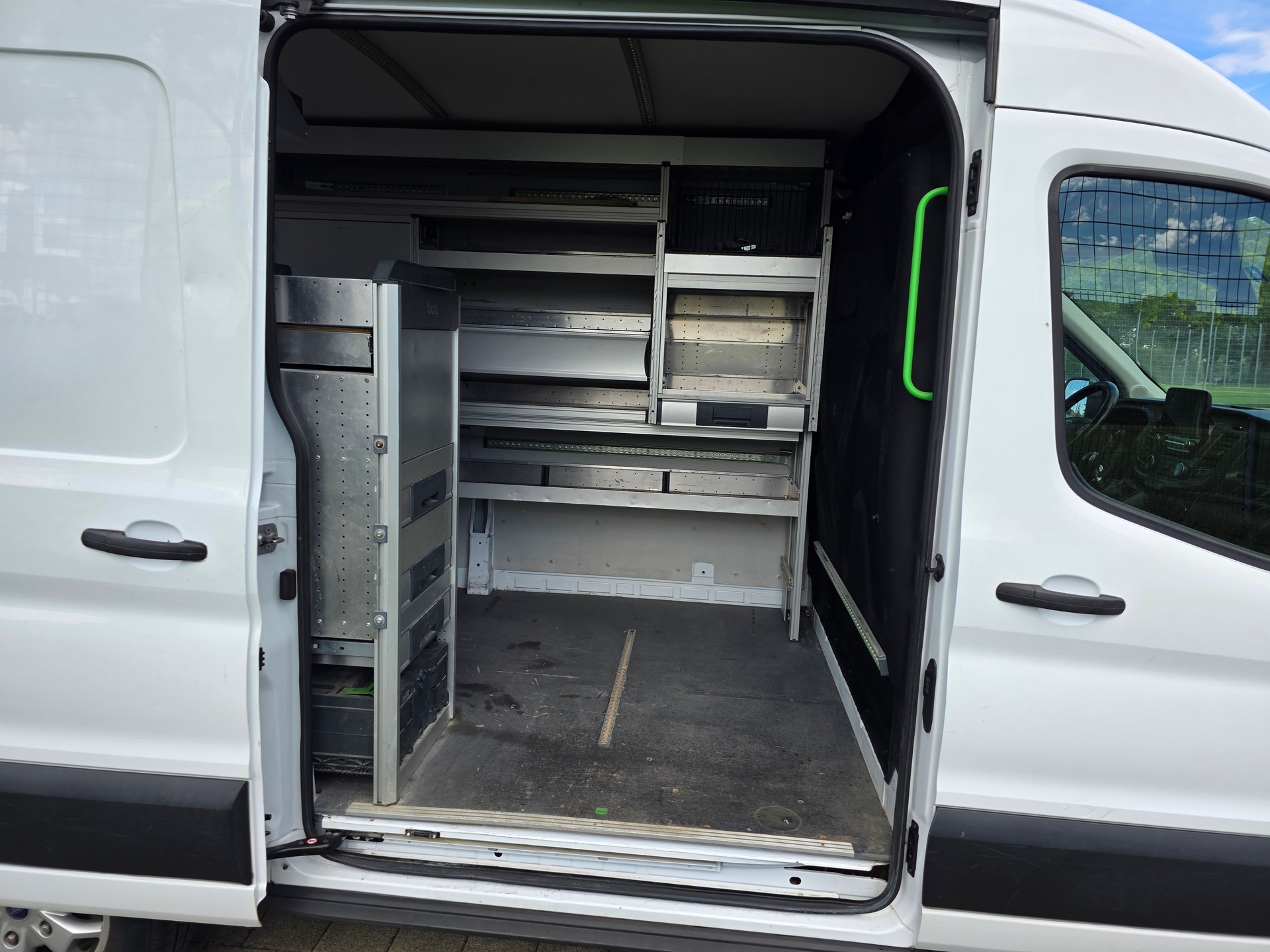 FORD Transit Van 350 L2 Trend 2.0 TDCi 185 FWD-image-18