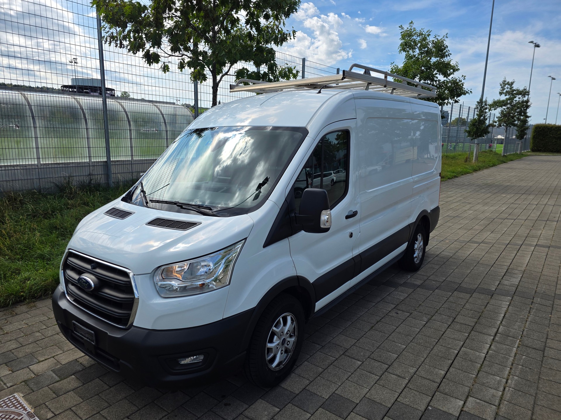 FORD Transit Van 350 L2 Trend 2.0 TDCi 185 FWD-image-8