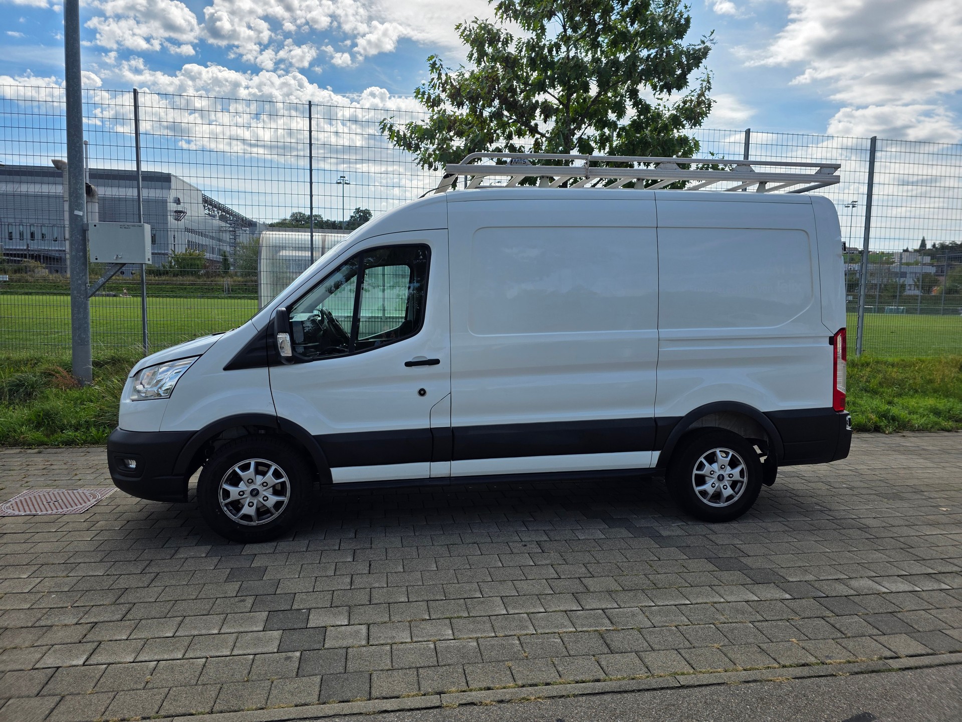 FORD Transit Van 350 L2 Trend 2.0 TDCi 185 FWD-image-3