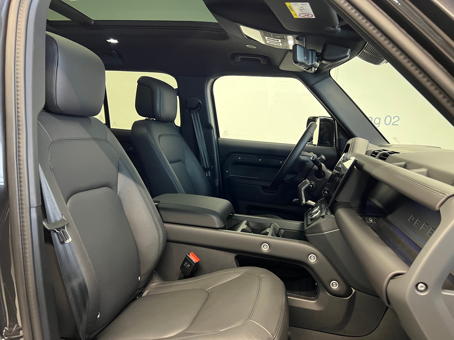 LAND ROVER Defender 130 3.0 D I6 350 X-Dynamic HSE-image-5