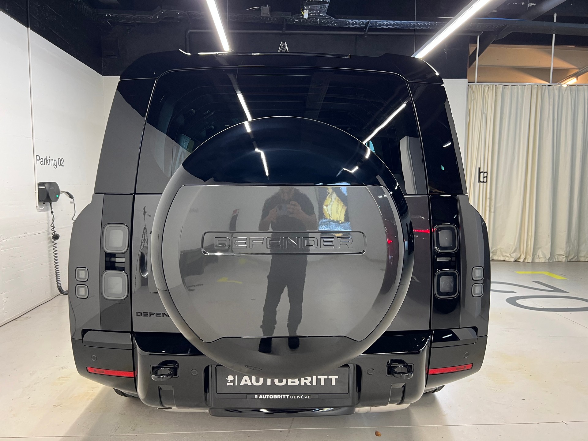 LAND ROVER Defender 130 3.0 D I6 350 X-Dynamic HSE-image-8
