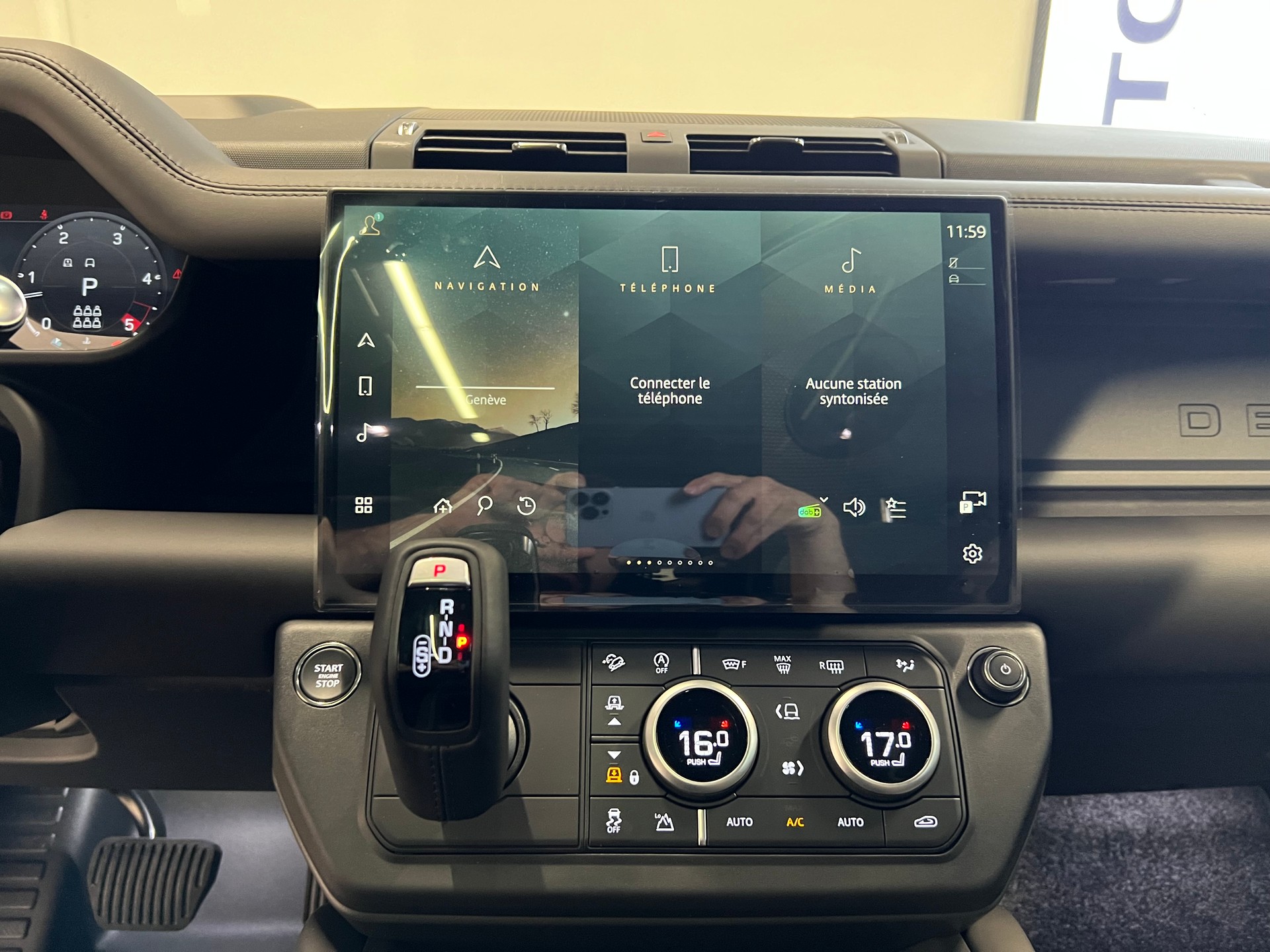 LAND ROVER Defender 130 3.0 D I6 350 X-Dynamic HSE-image-3